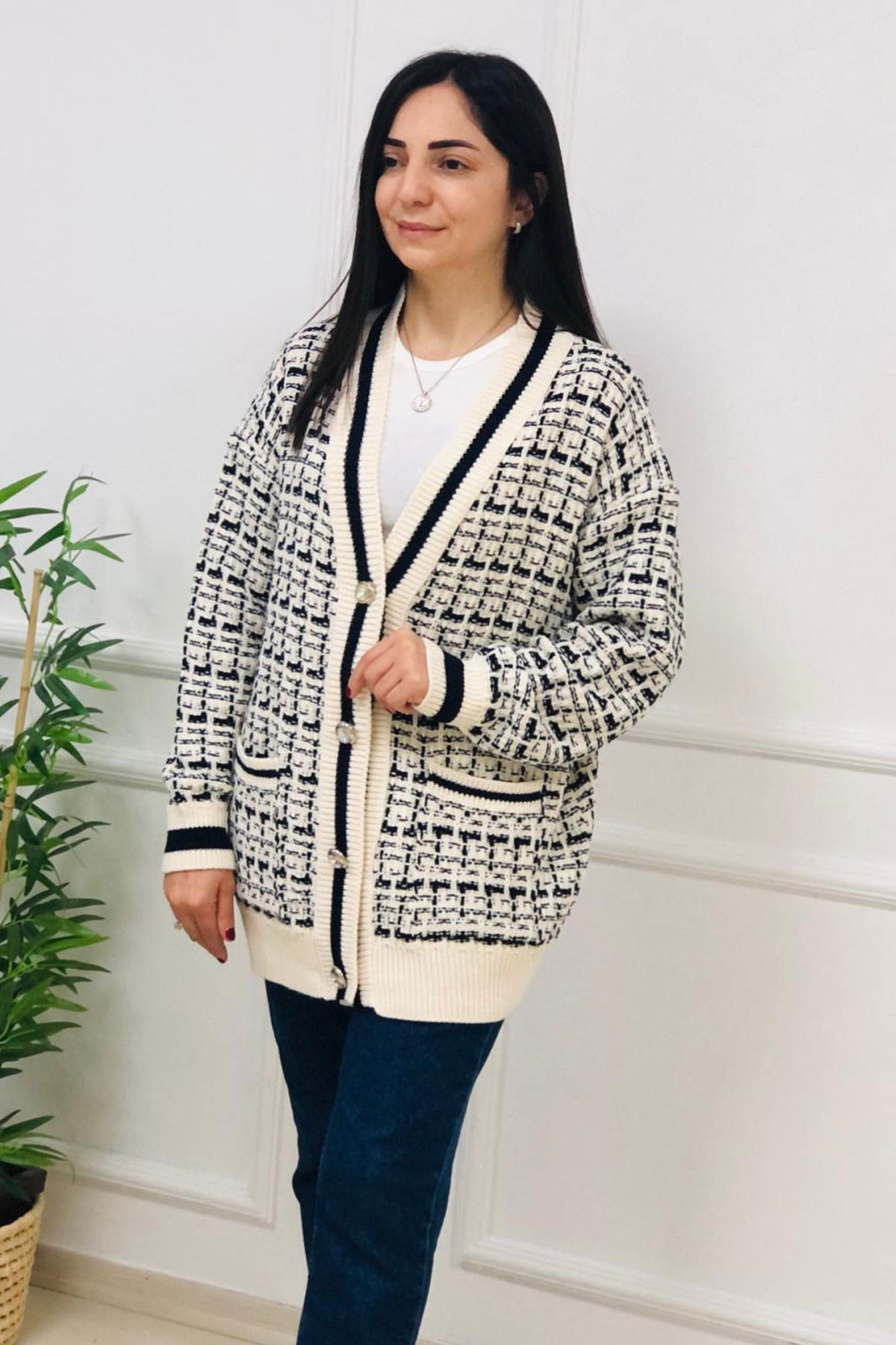 Düğmeli Kalın Desenli Hırka-Ekru