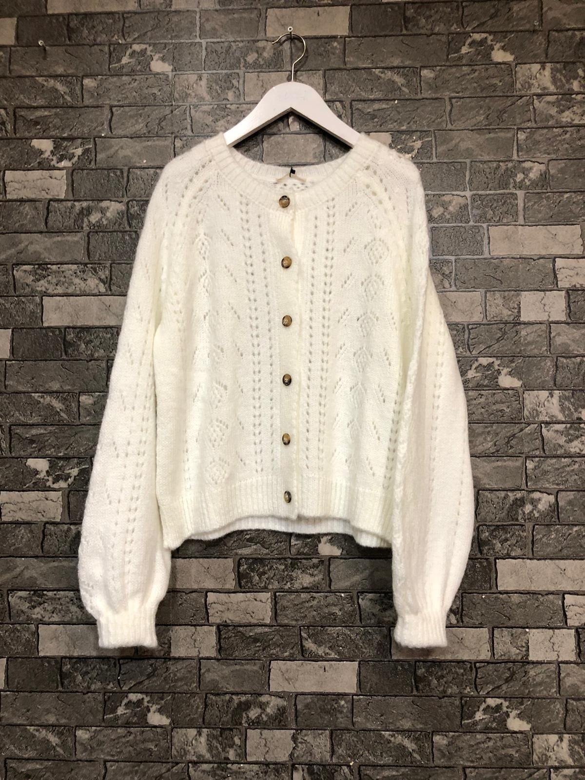 Düğmeli Yuvarlak Yaka Hırka-Ekru