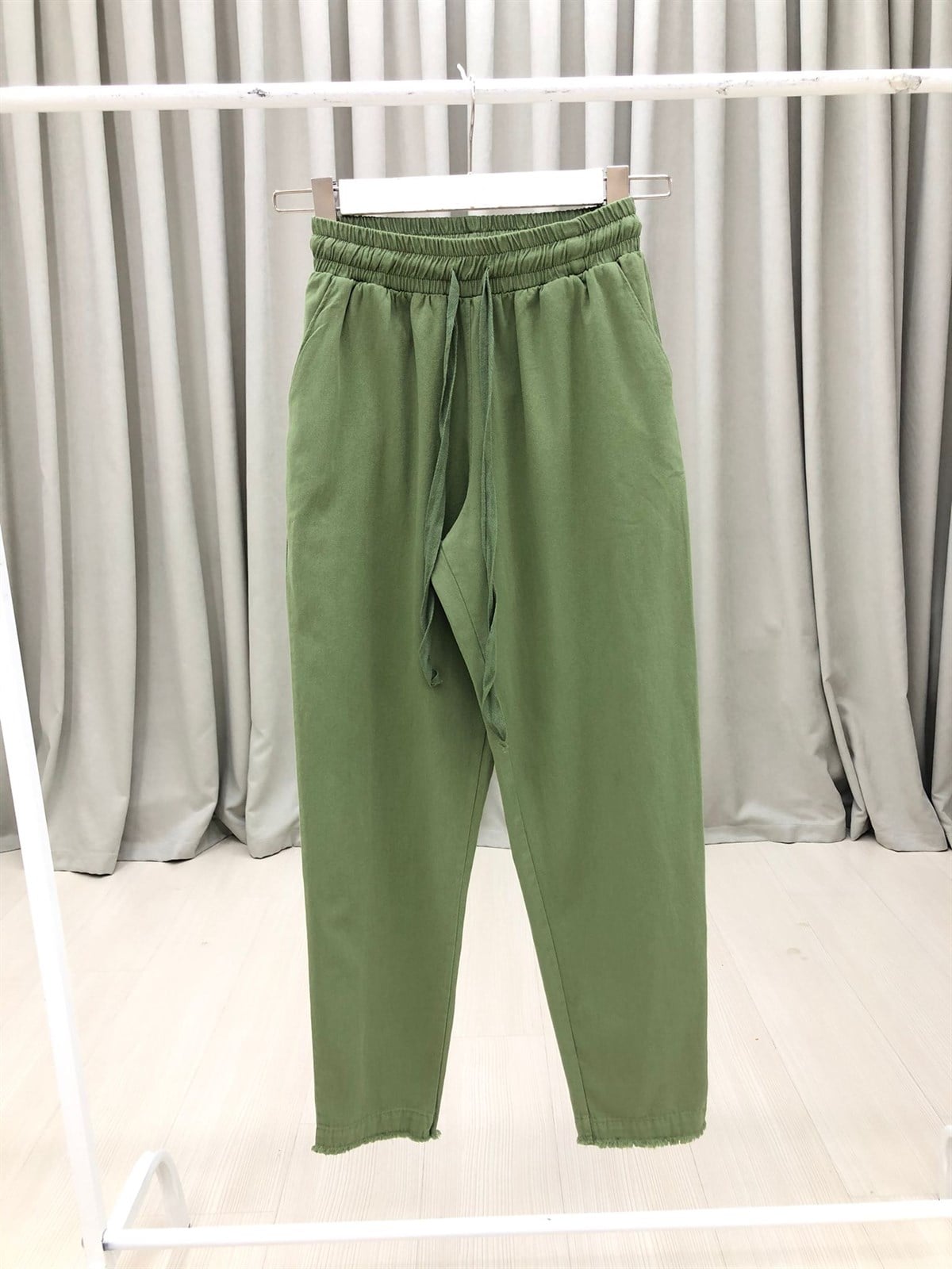Gabardin Kumaş Paçası Püsküllü Pantolon-Haki