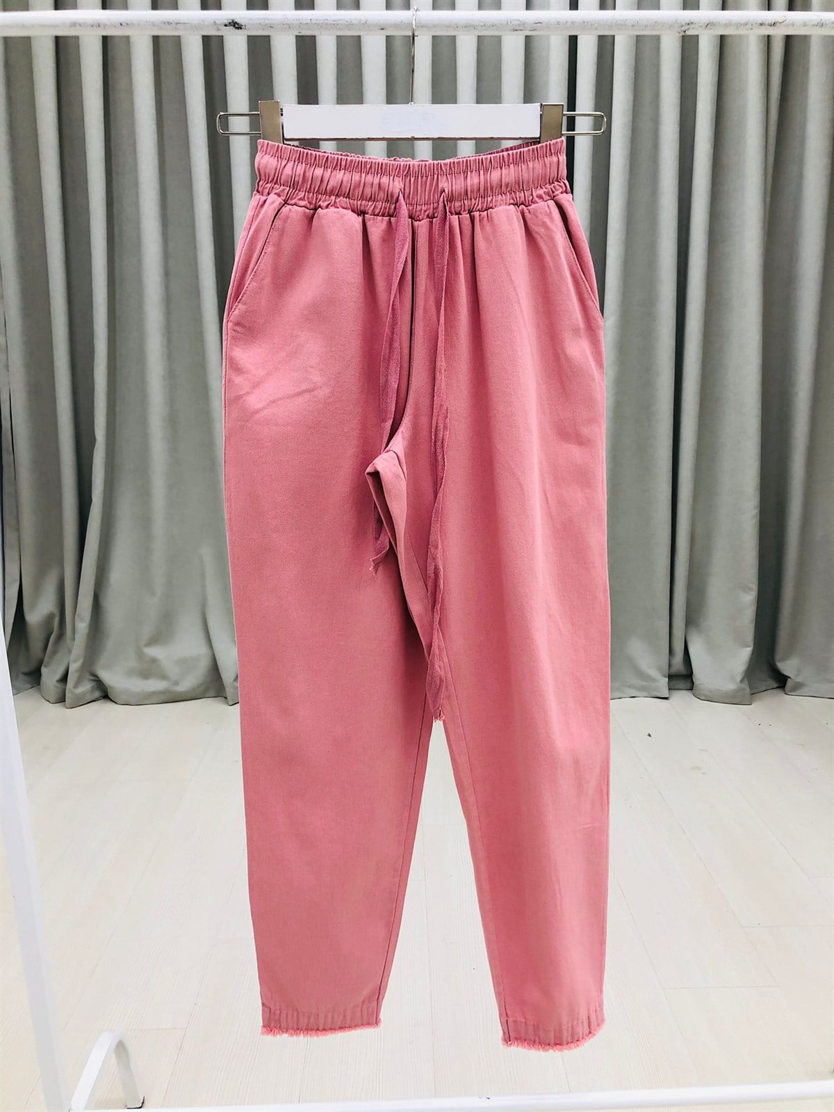 Gabardin Kumaş Paçası Püsküllü Pantolon-Pembe