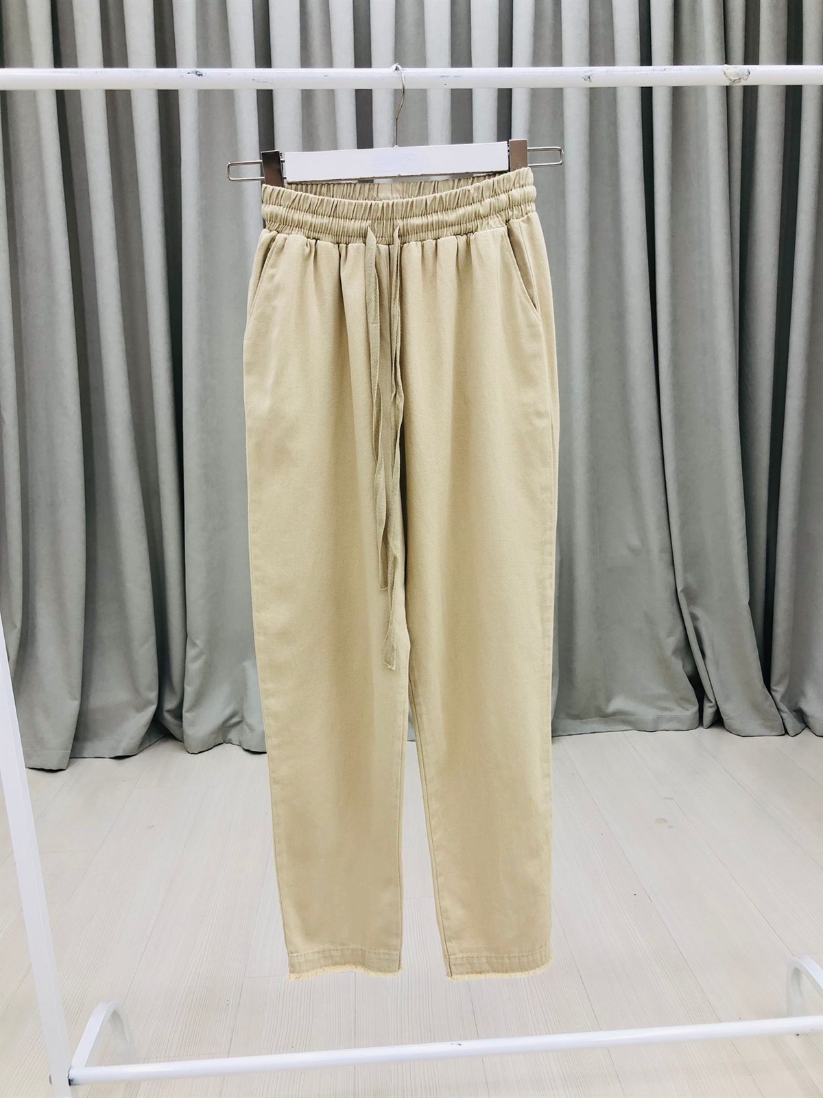 Gabardin Kumaş Paçası Püsküllü Pantolon-Bej