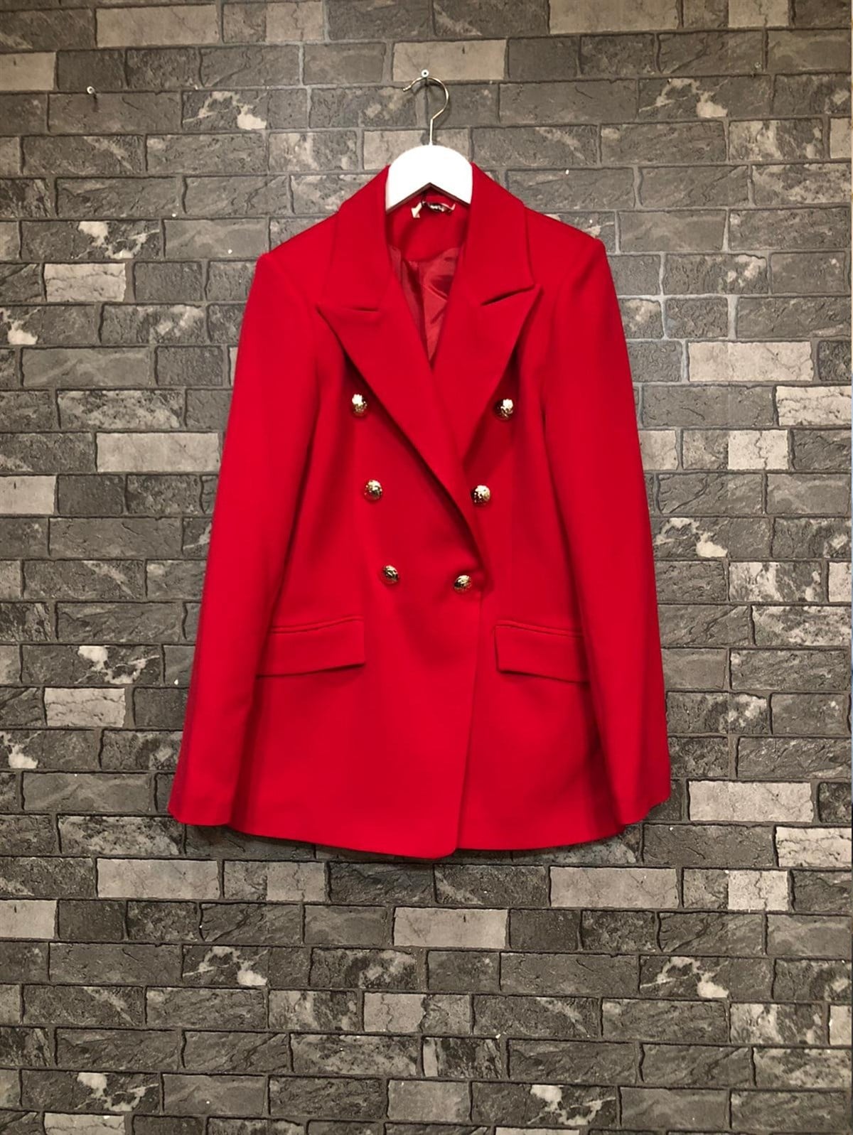 Gold Düğmeli Ara Boy Ceket-Kırmızı