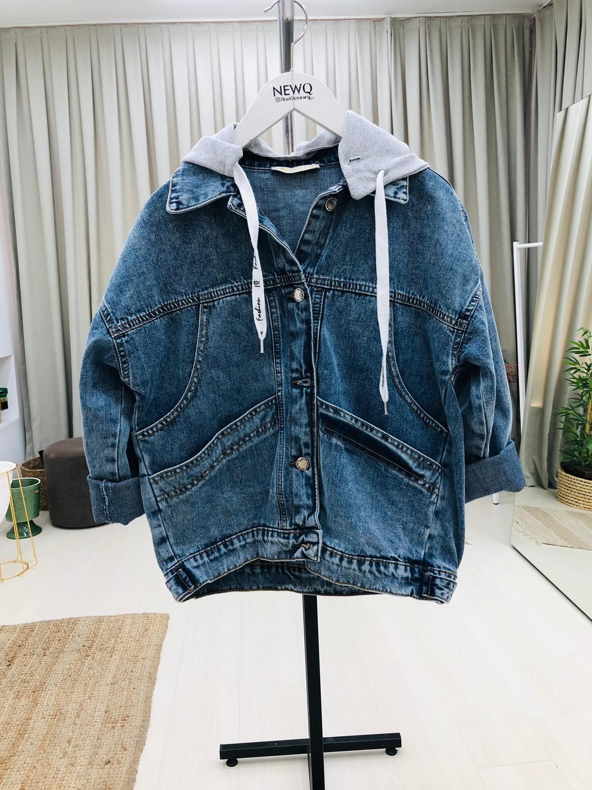 Gri Kapüşonlu Sırtı Düğmeli Denim Ceket-Mavi