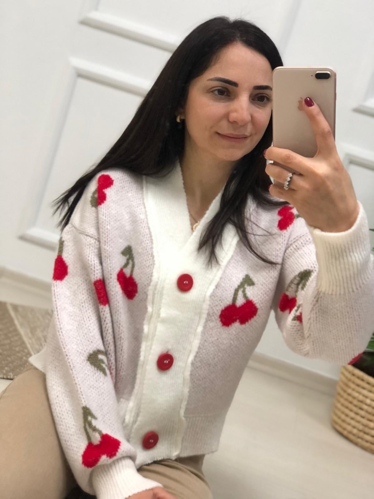 Kiraz Desenli Düğmeli Hırka-Ekru
