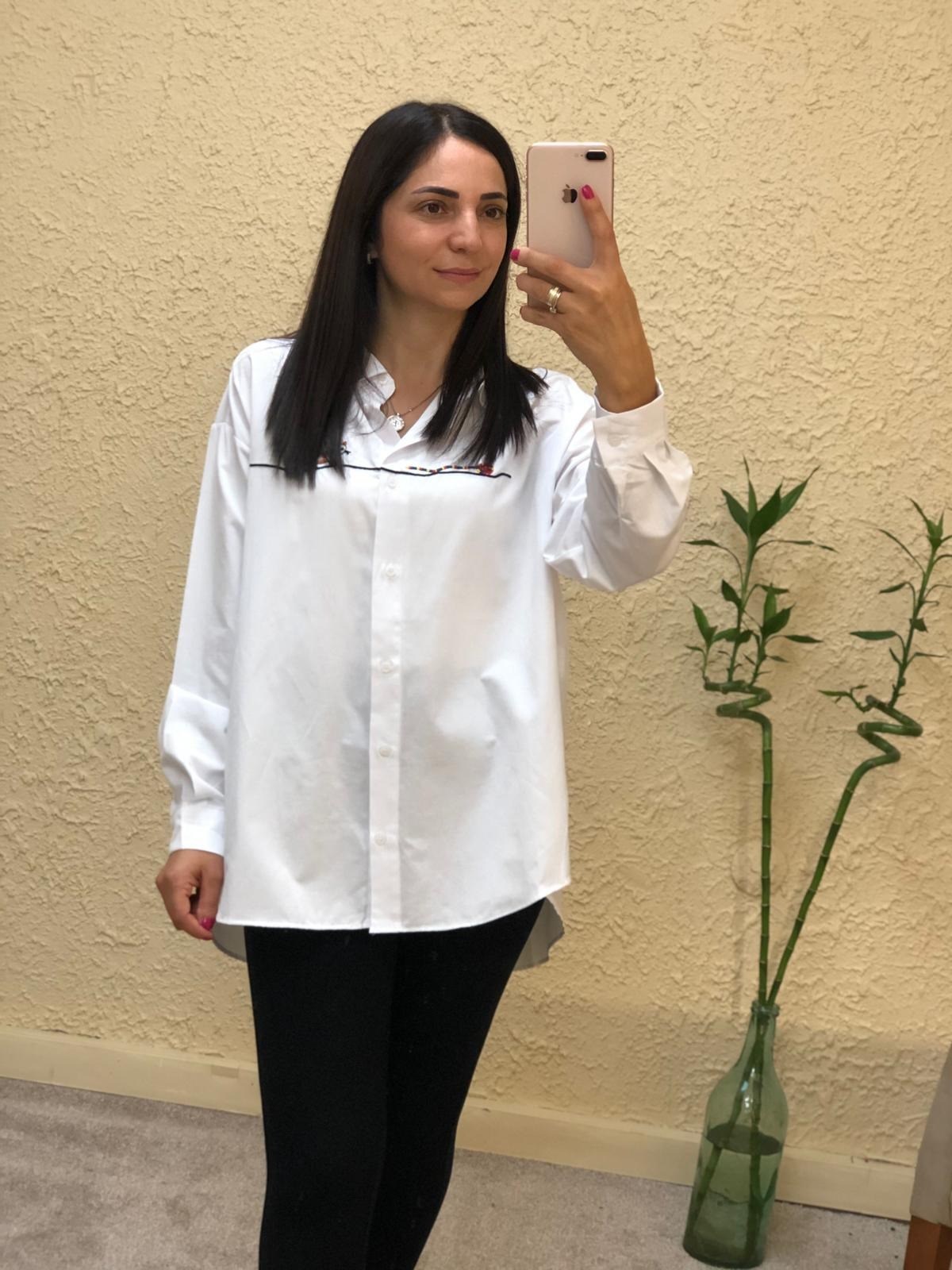 Önü Kedi Nakışlı Gömlek-Beyaz