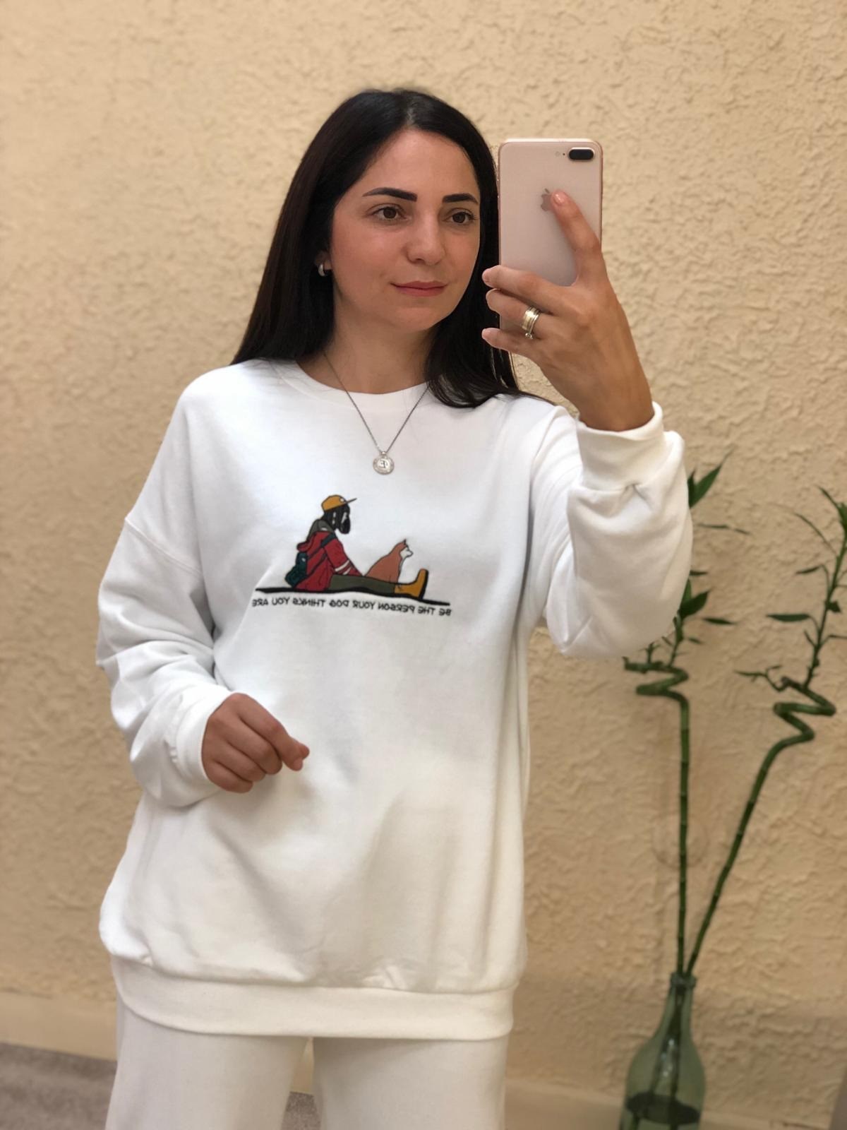 Önü Kız Nakışlı Sweat-Ekru