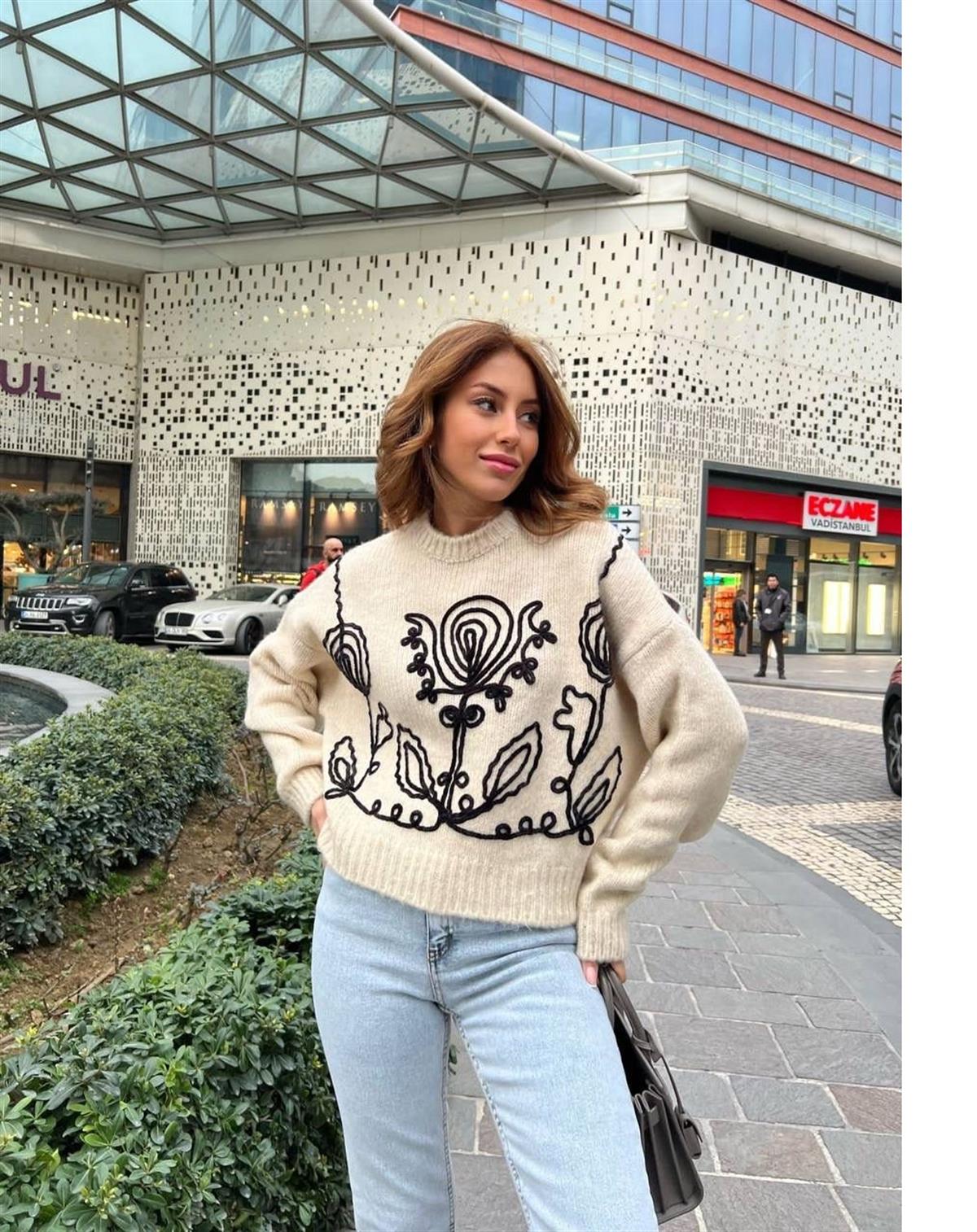 Önü Motifli Desenli Salaş Kazak