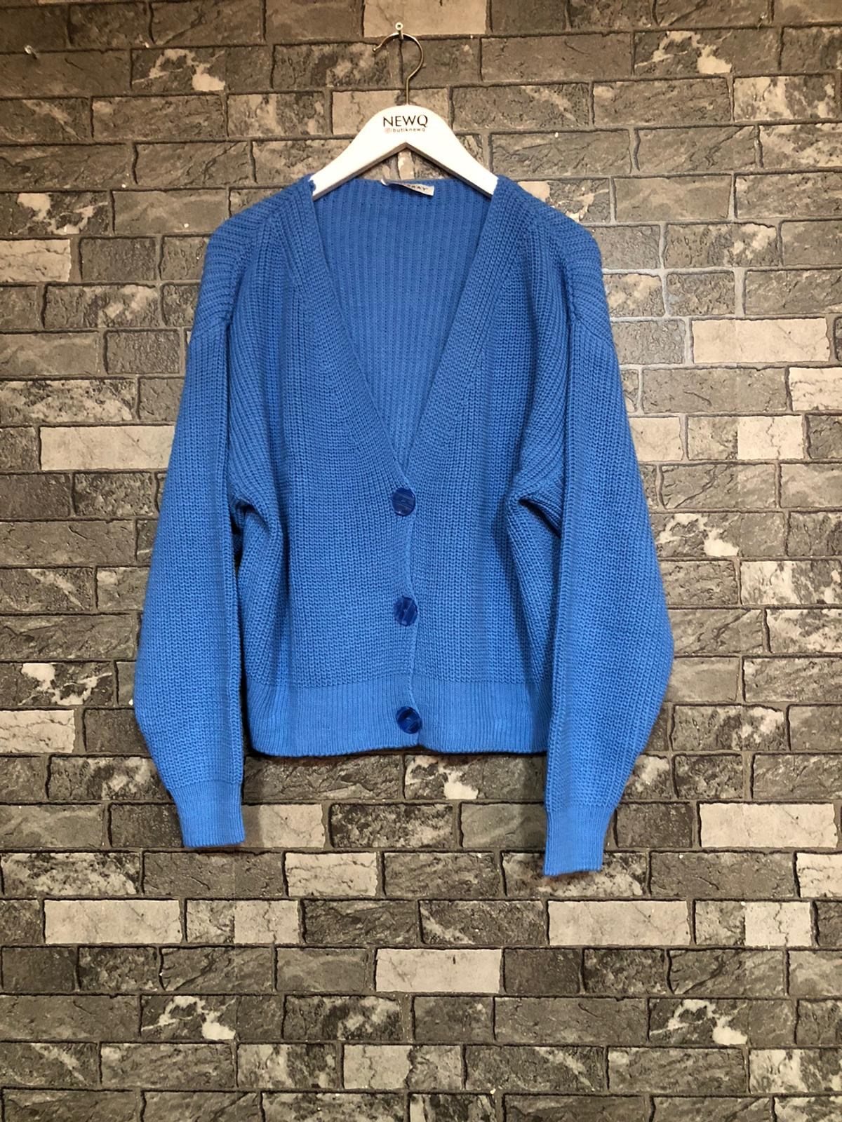 Önü Üç Düğmeli Hırka-Mavi