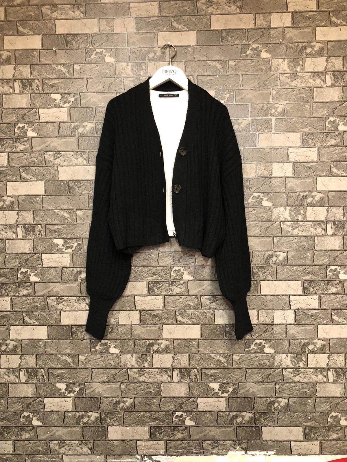 Üç Düğmeli Kalın Hırka-Siyah