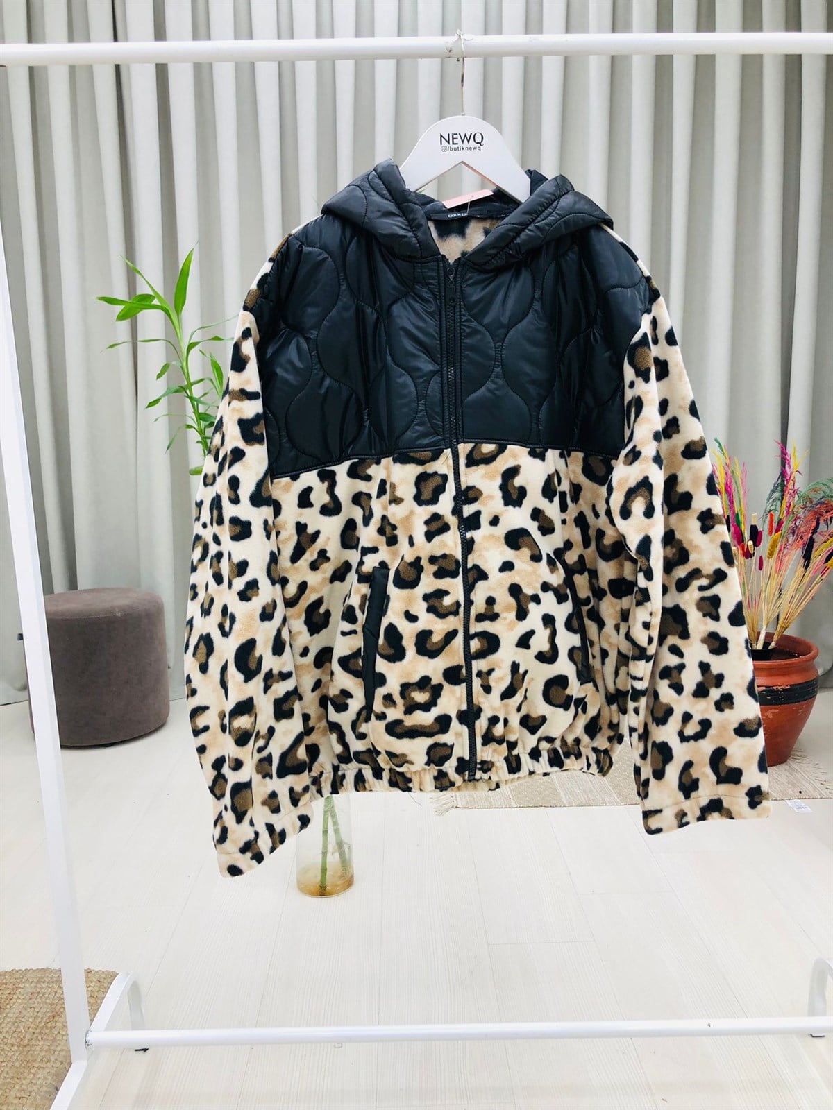 Üstü Kapitone Altı Leopar Desen Fermuarlı Ceket-Bej