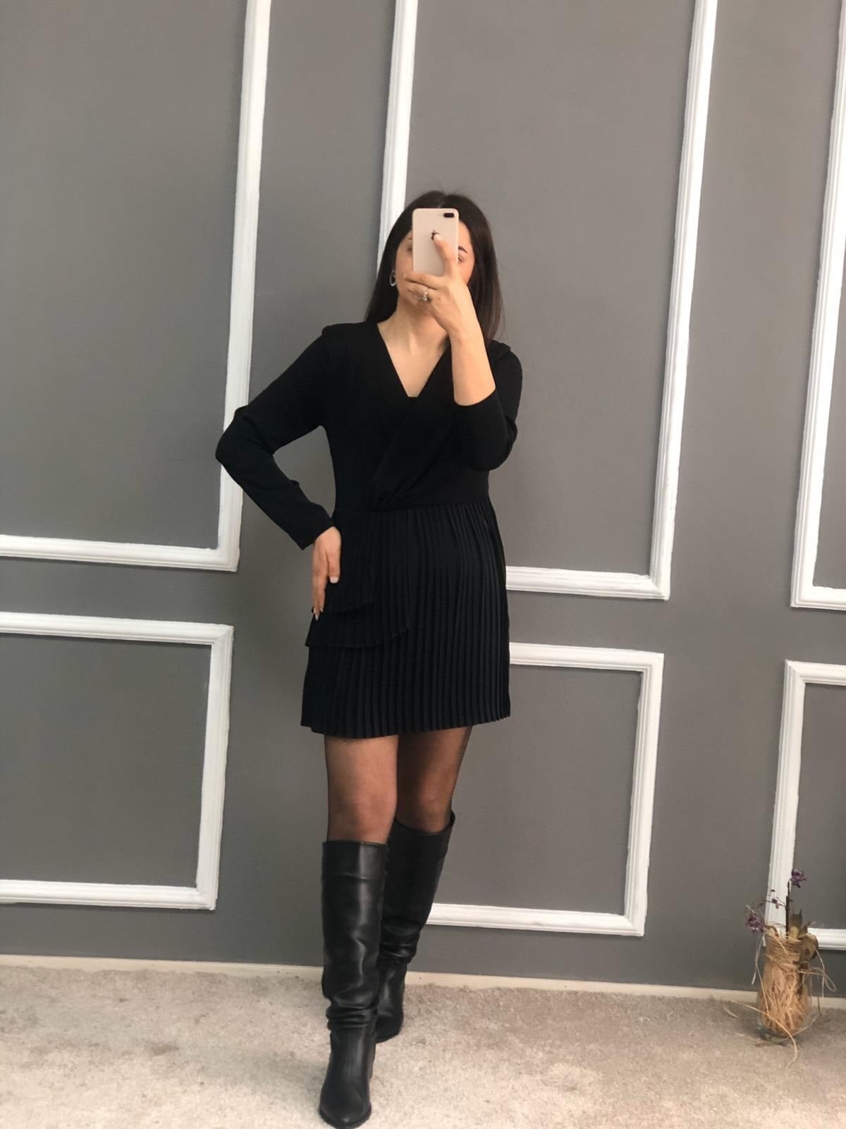 V Yaka Altı Piliseli Şortlu Tulum