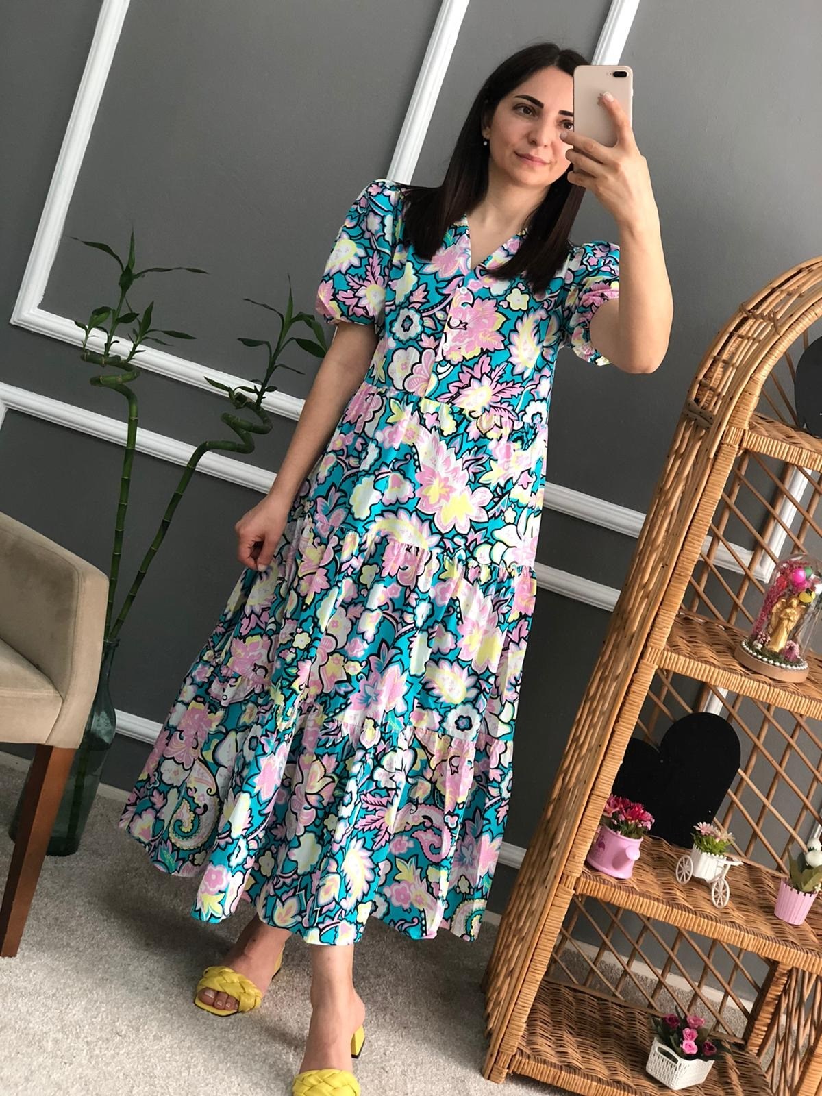 V Yaka Pembe Çiçek Desen Elbise