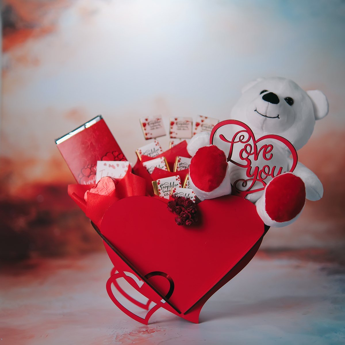 Ayıcıklı Ahşap Kalpli Tablet ve Napoliten Çikolata