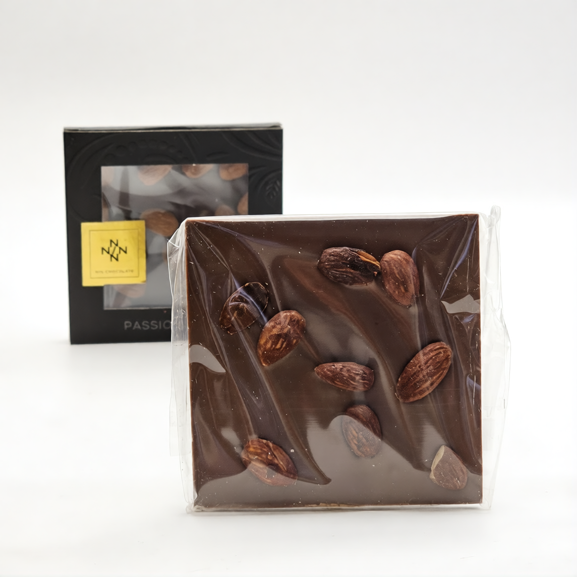 Bademli Bol Sütlü Kare Tablet Çikolata