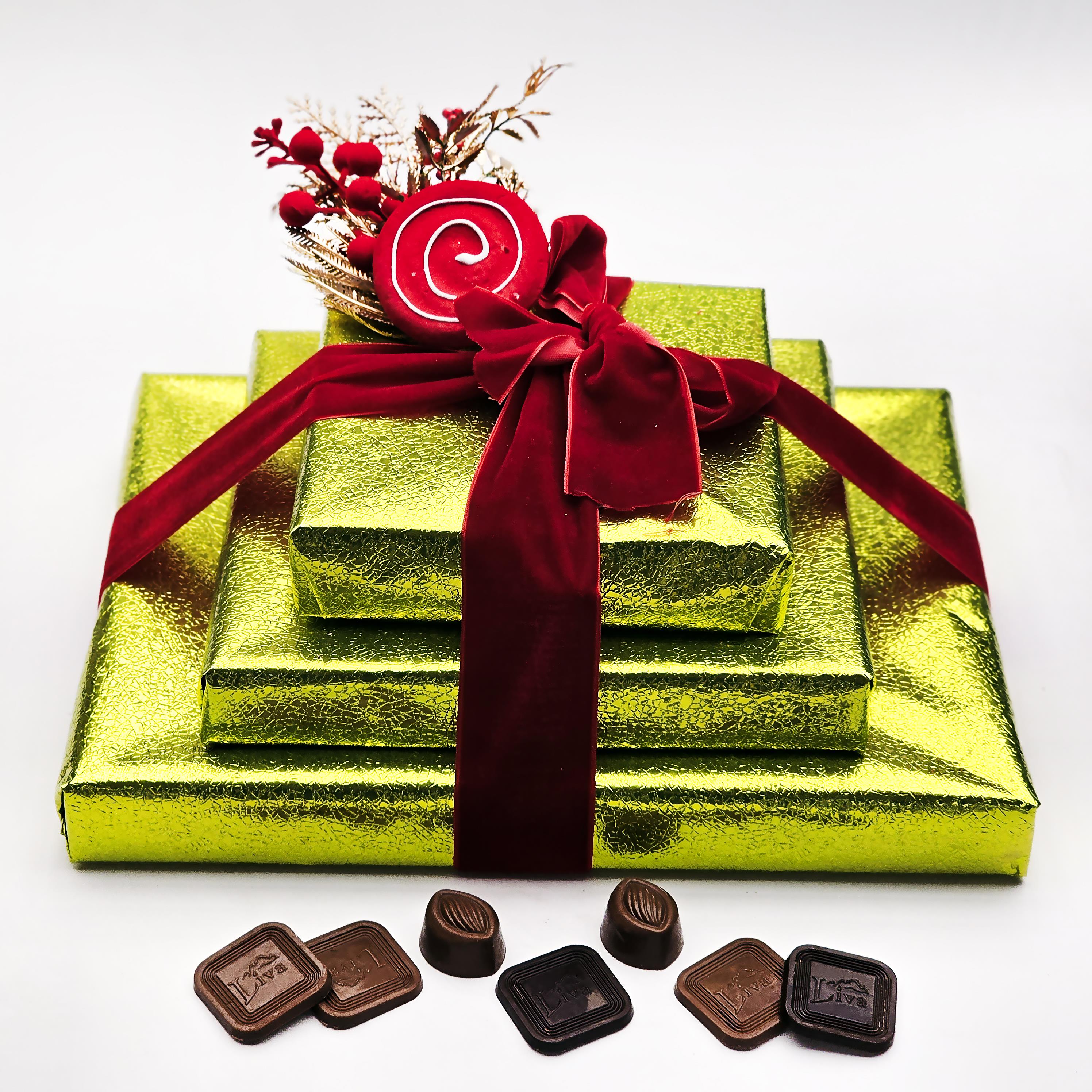 ılbaşı Özel 3'lü Piramit Hediye Kutusu - Premium Madlen ve Spesiyal Çikolata Seti