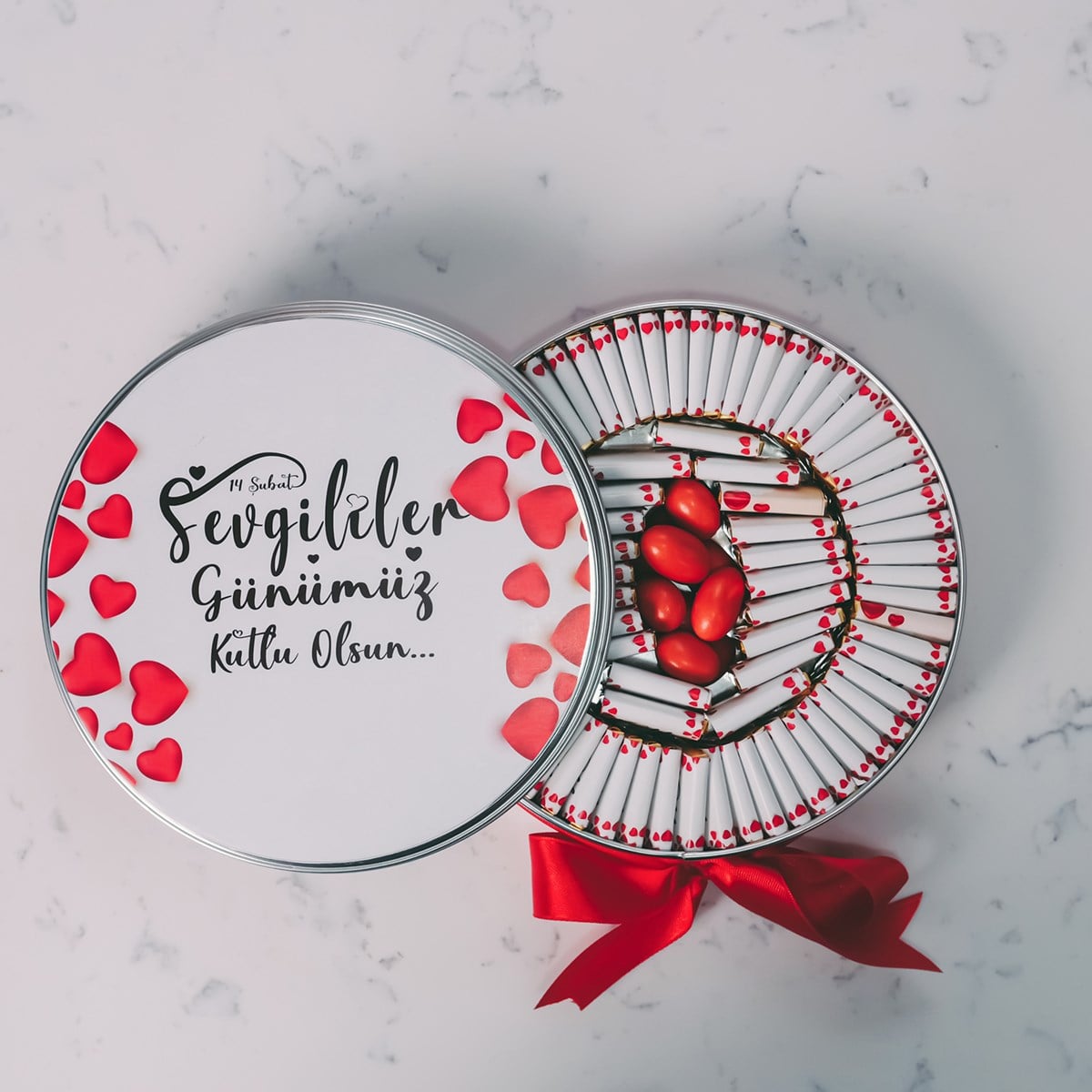 Işıltılı Kalpler Temalı Metal Kutu (80 Adet Napoliten Çikolata)