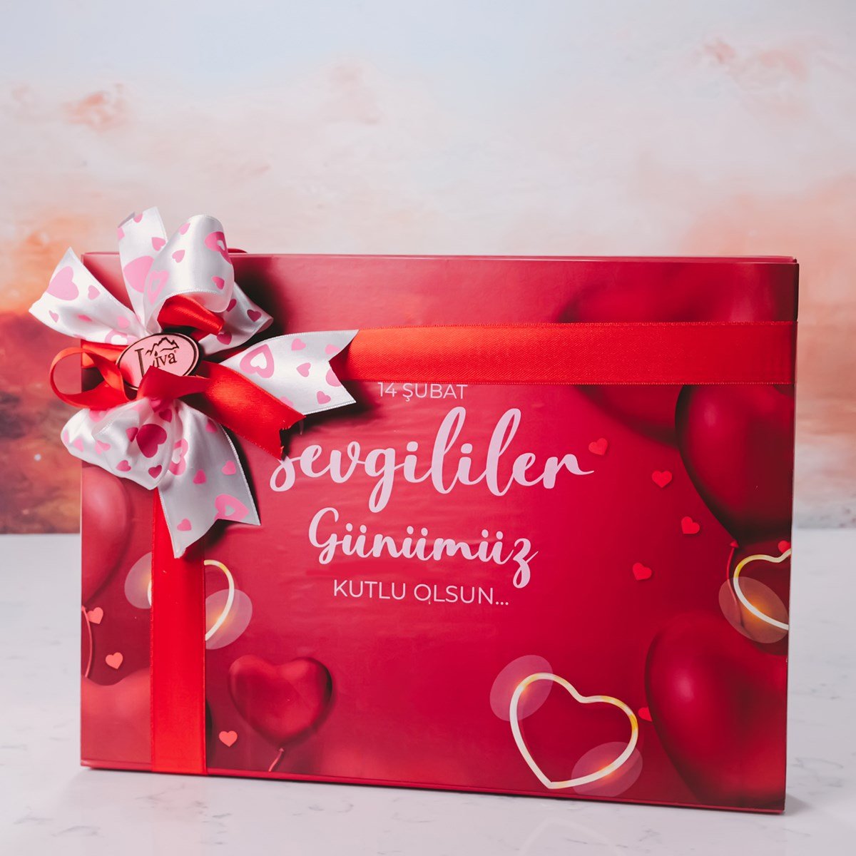 Kalpli Gökyüzü Temalı Kutu (42 Adet Yaldızlı Kalp Çikolata)