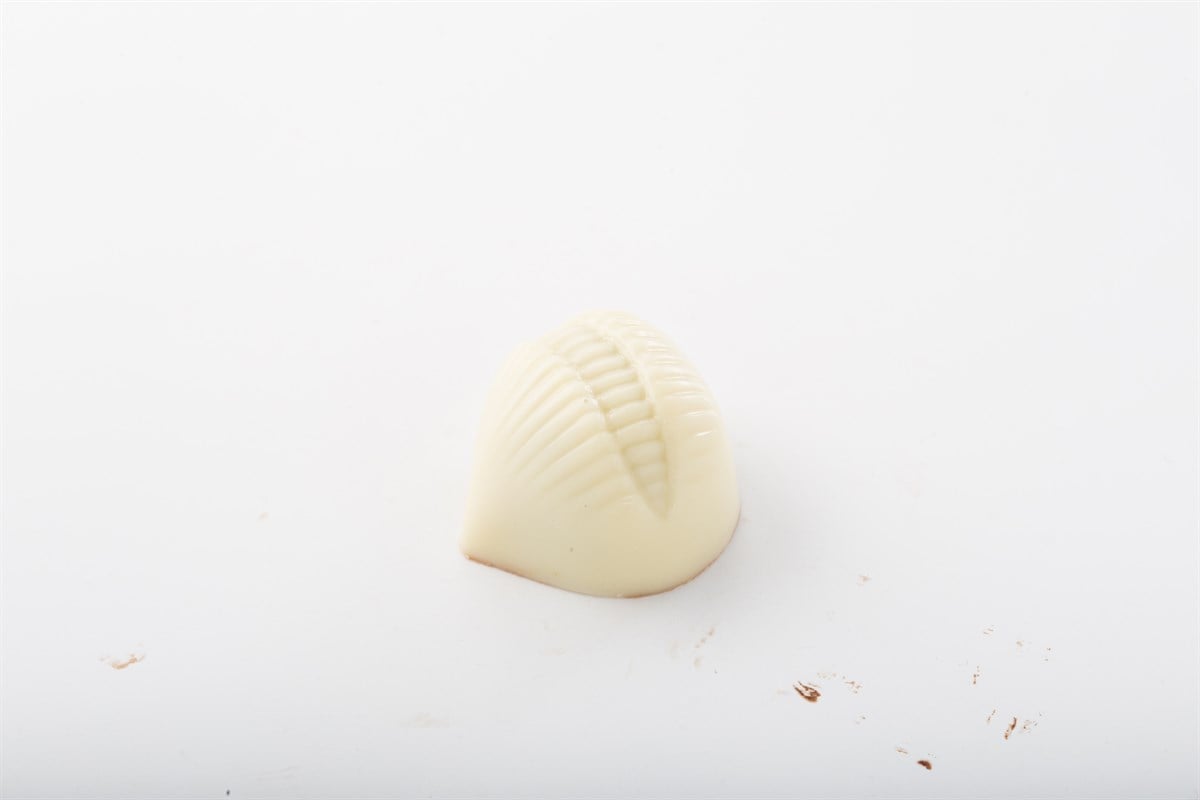 Karamel Dolgulu Beyaz Çikolata