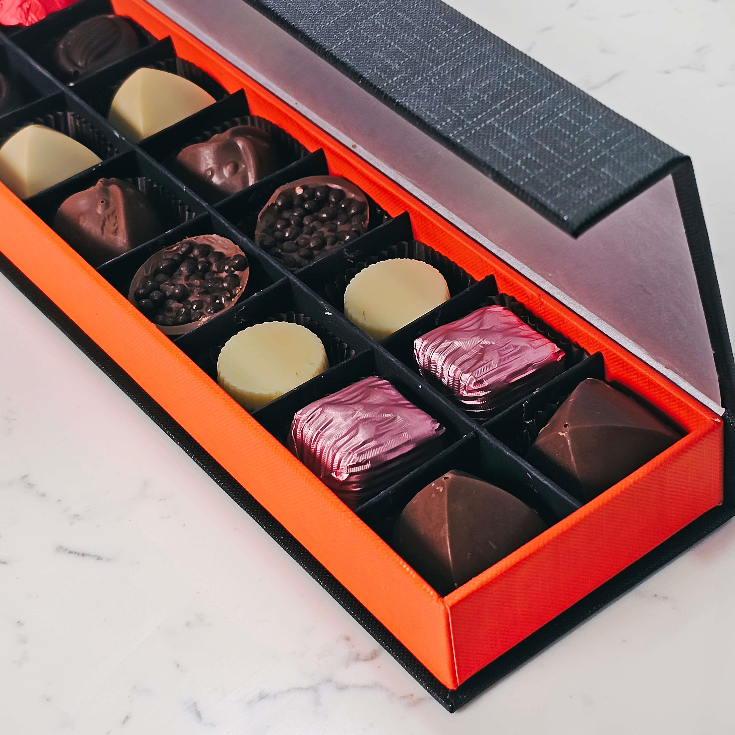 Nin Chocolate Özel Tasarım Lüks Kapaklı 20'li Çikolata Kutusu 