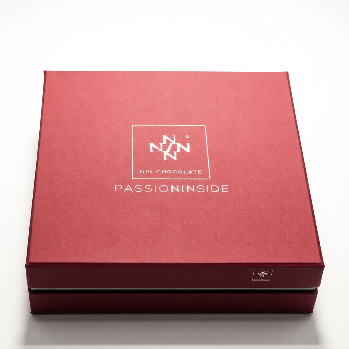Nin Çikolata Koleksiyon Serisi Kırmızı Kutu Spesiyal Çikolata 50 Adet