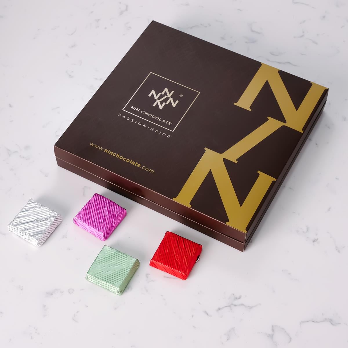 Nin Kahverengi Kutu İnce Kare Çikolata 320 gr