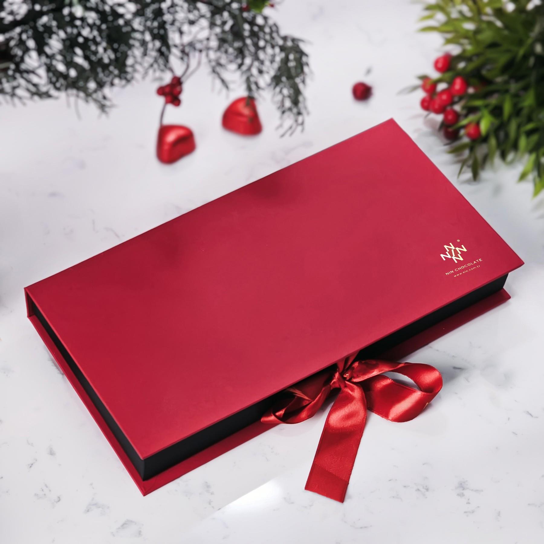 NIN Kırmızı Aşk Kutusu – Özel Seçim El Yapımı Çikolata