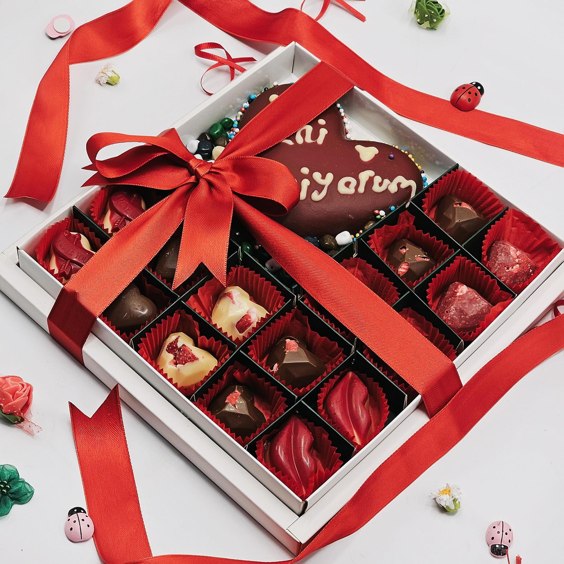 Sevgilile Günü Temalı Kalp Figür Çikolatalı Spesiyal