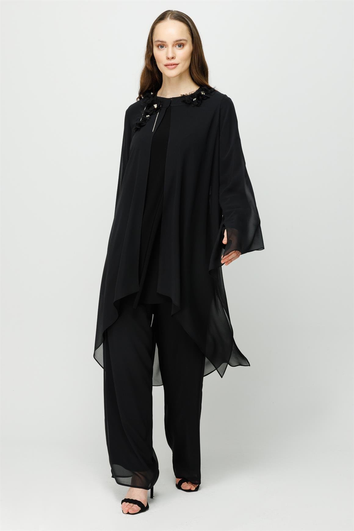 Yakası Nakış ve Taş İşli İçi Sandy Üstü Şifon Takım  Siyah
