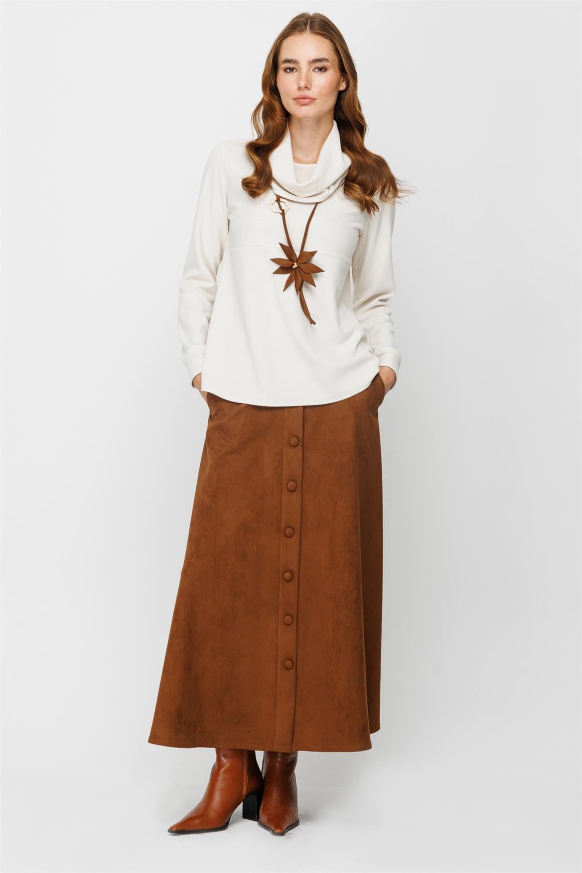 Süet Etekli Degaje Yakalı Kolyeli Takım  Ekru