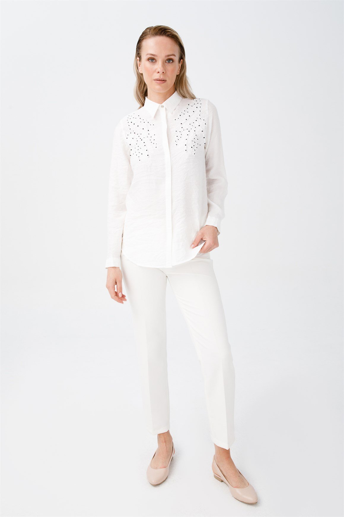 Önü Nakışlı Gömlek  Beyaz