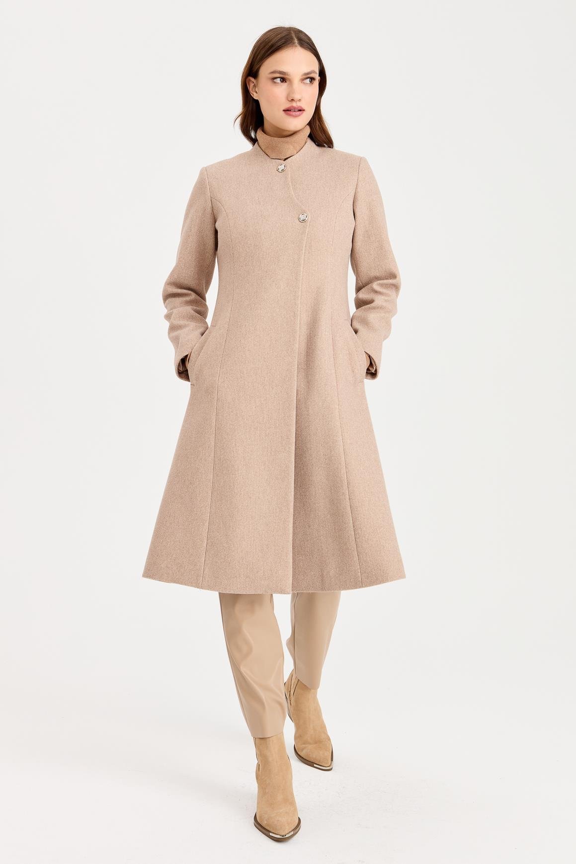 Broş Düğme Detaylı Ara Boy Kaban  Bej