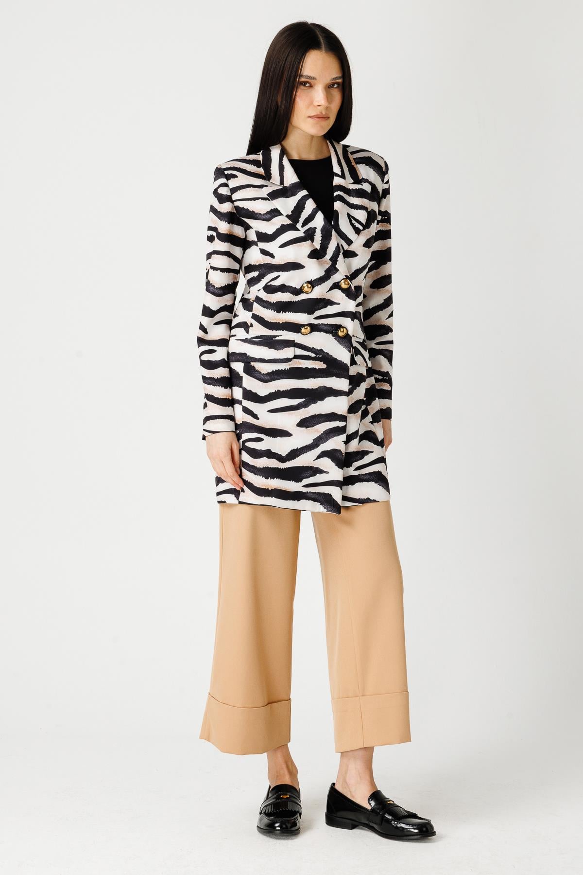 Animal Printed Ceket ve Duble Paça Pantolonlu Takım  Bej