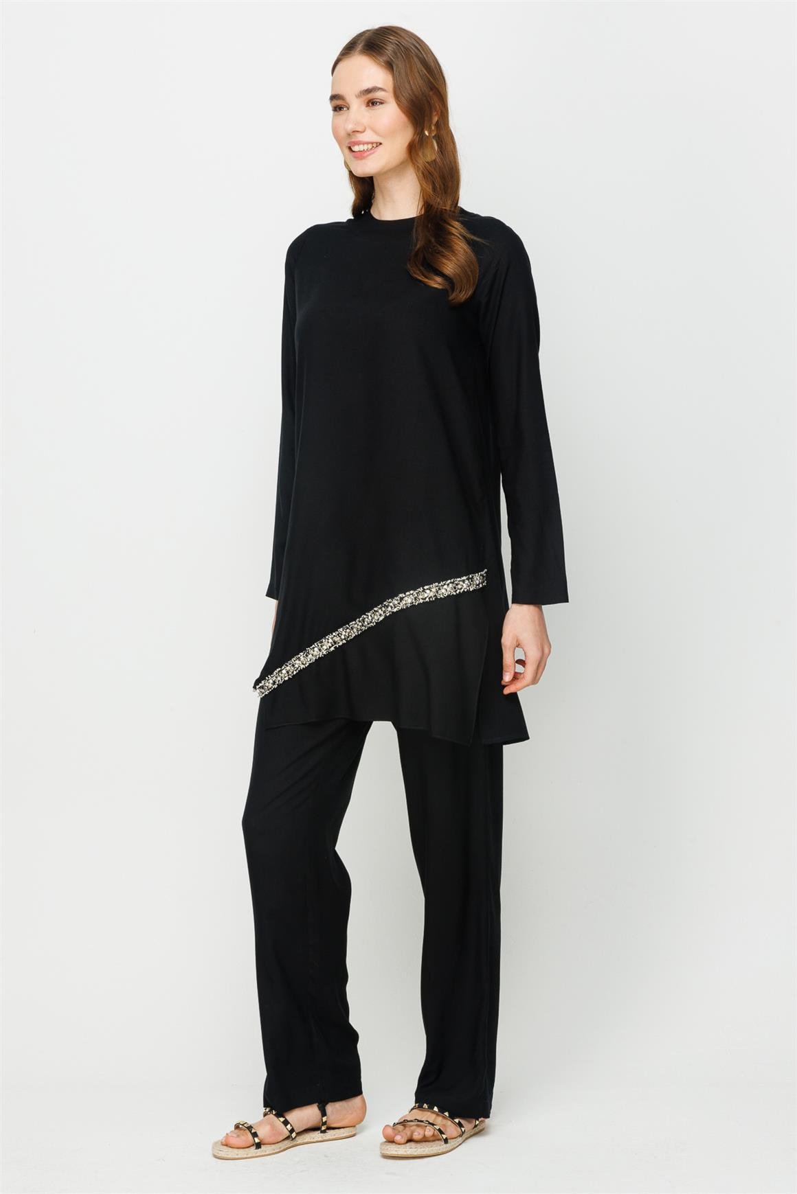 Önü Şerit Aksesuar Detaylı Pantolon Tunik Takım  Siyah