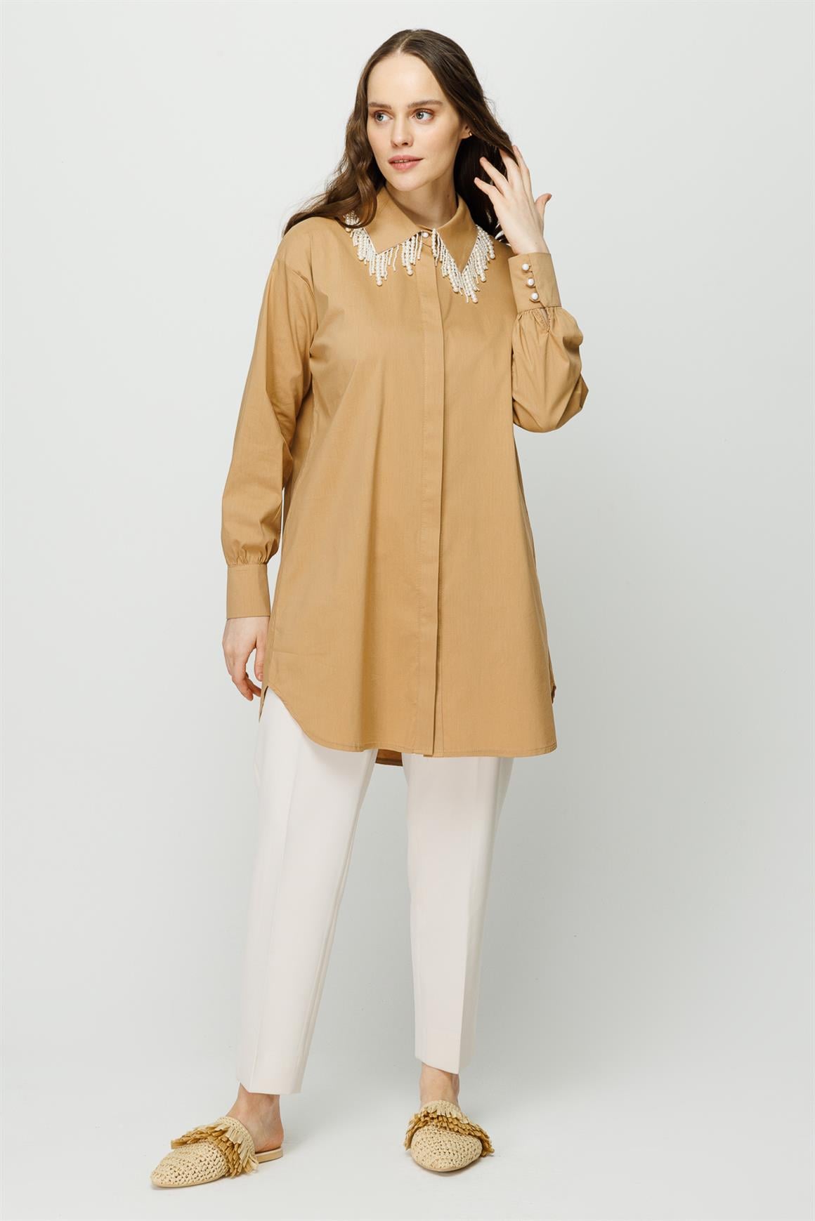 Yaka Kenarı İnci Detaylı Pamuk Tunik  Camel