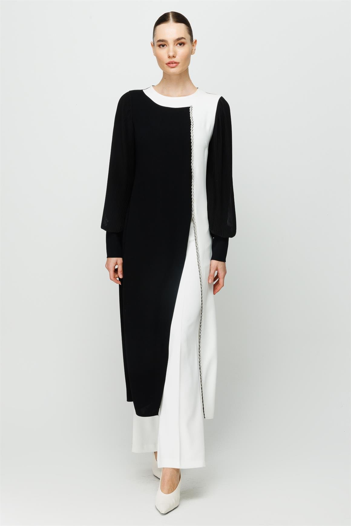 Kolu Piliseli Önden Yırtmaçlı Şerit Taş Detaylı Pantolonlu Takım  Ekru