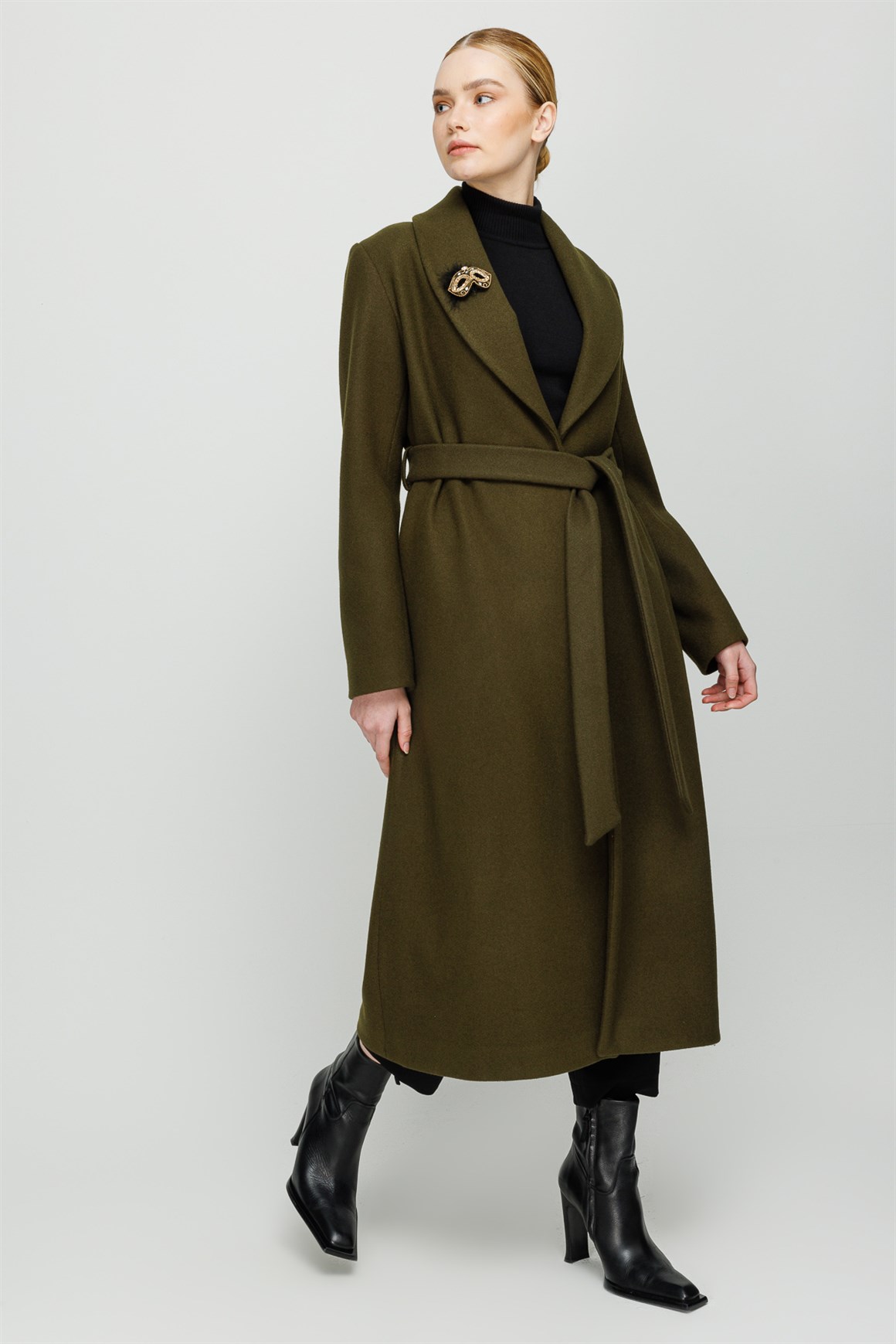 Broş Detaylı Önden Bağlamalı Ara Boy Manto  Haki · 2