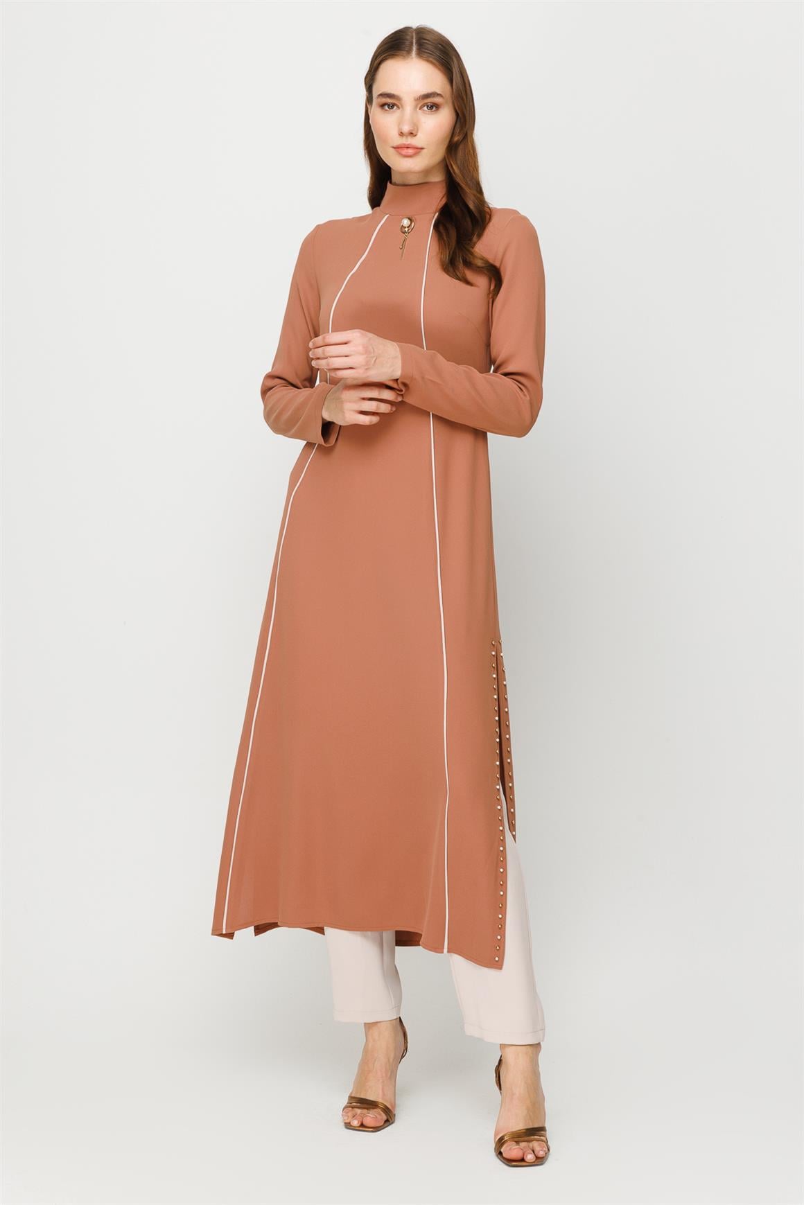 Çakma ve Biye Detaylı Uzun Yırtmaçlı Pantolon Tunik Takım  Karamel