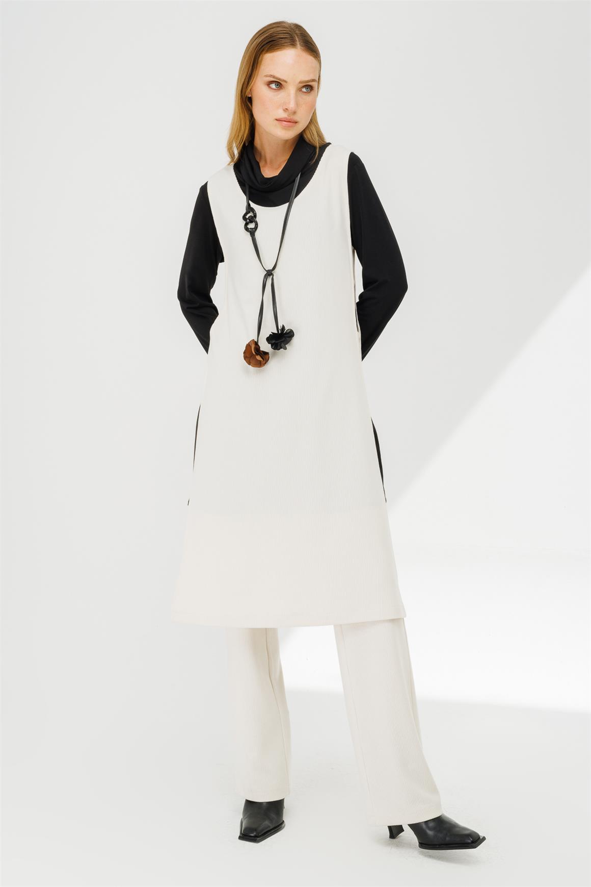 Fitilli Örme Kumaştan Yanları Pencere Detaylı Bluz Tunik Pantolon Kolye Takım  Ekru · 4