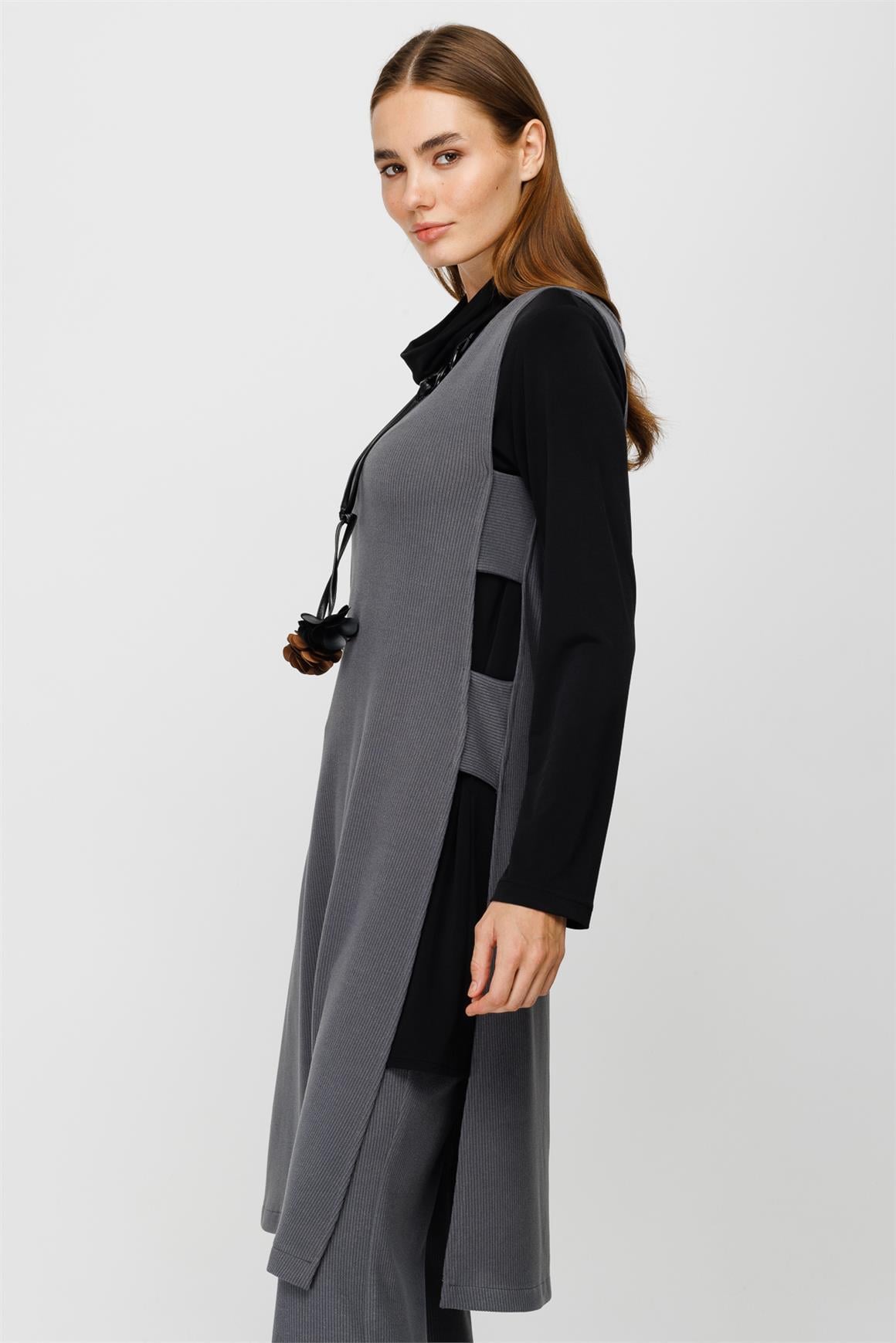 Fitilli Örme Kumaştan Yanları Pencere Detaylı Bluz Tunik Pantolon Kolye Takım  Antrasit