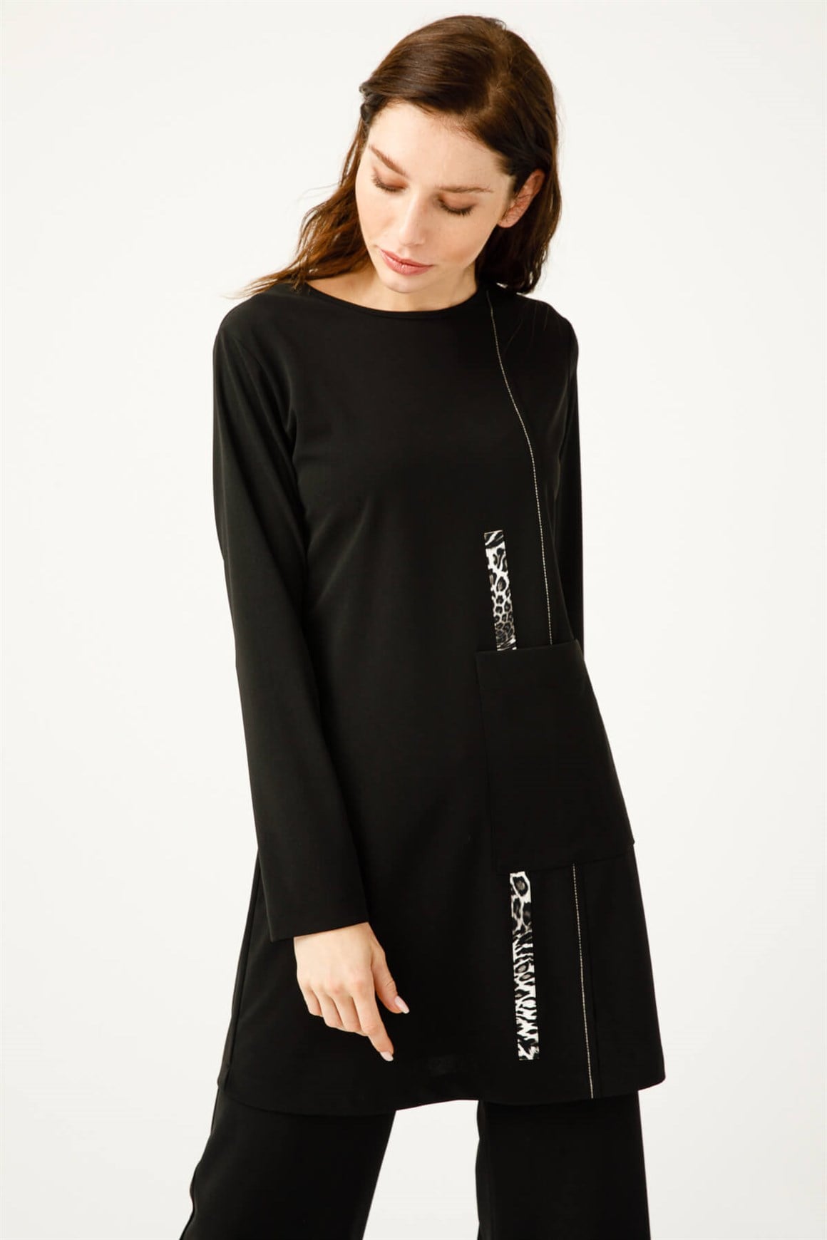 Leopar Desen Detaylı Pantolonlu Takım  Siyah · 3