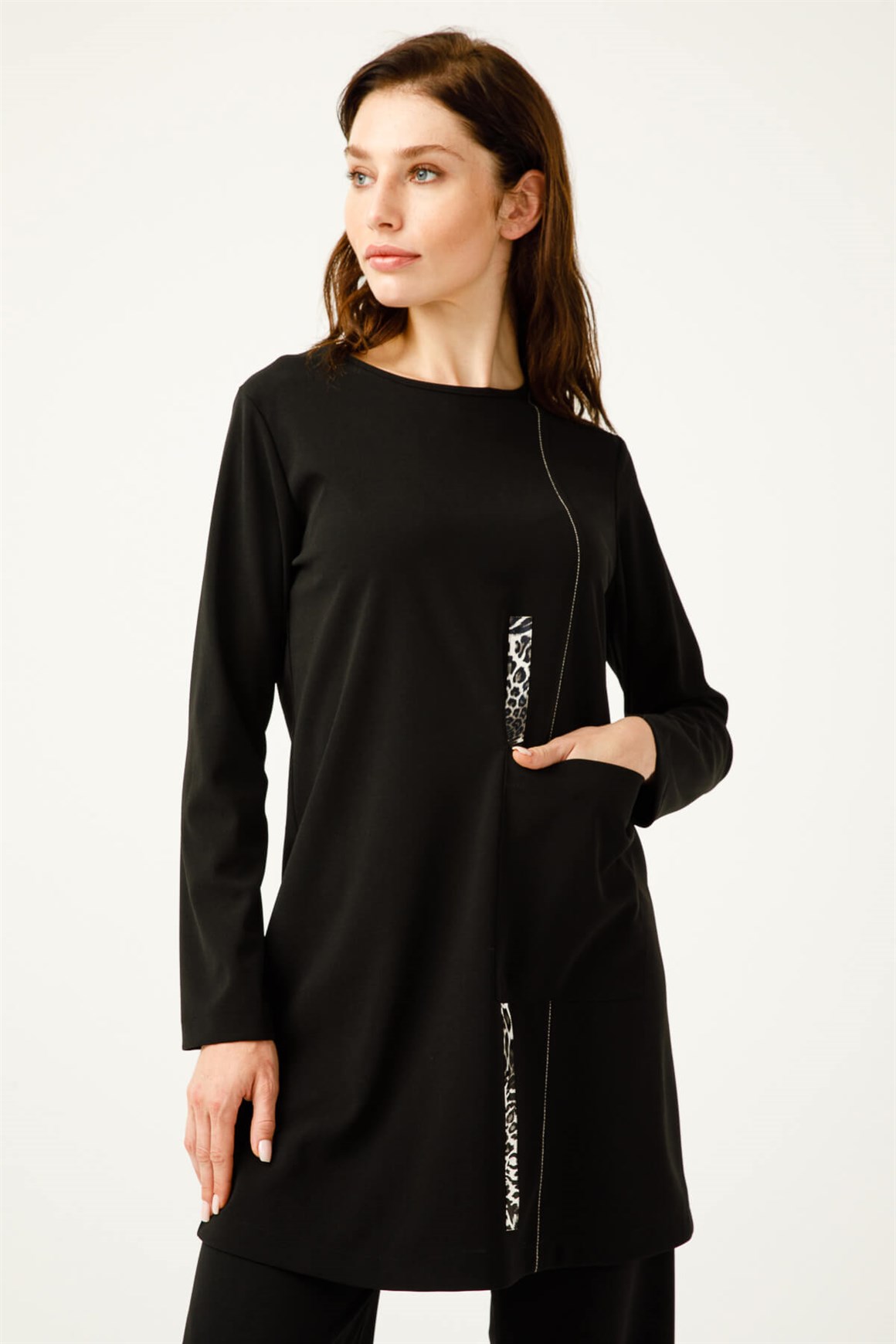 Leopar Desen Detaylı Pantolonlu Takım  Siyah · 4