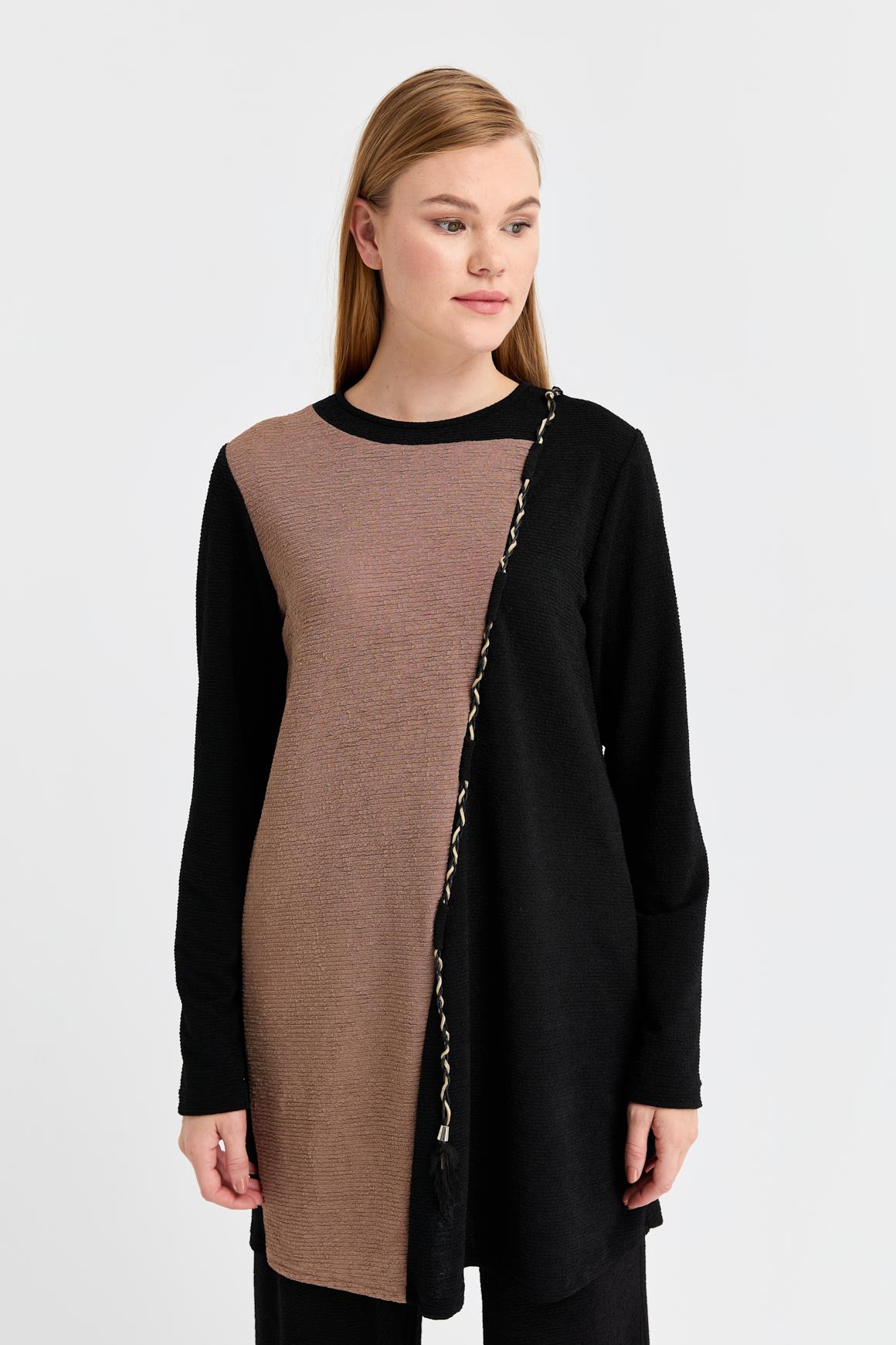Garnished Trousers Suit with Accessory Detail on the Front - Black