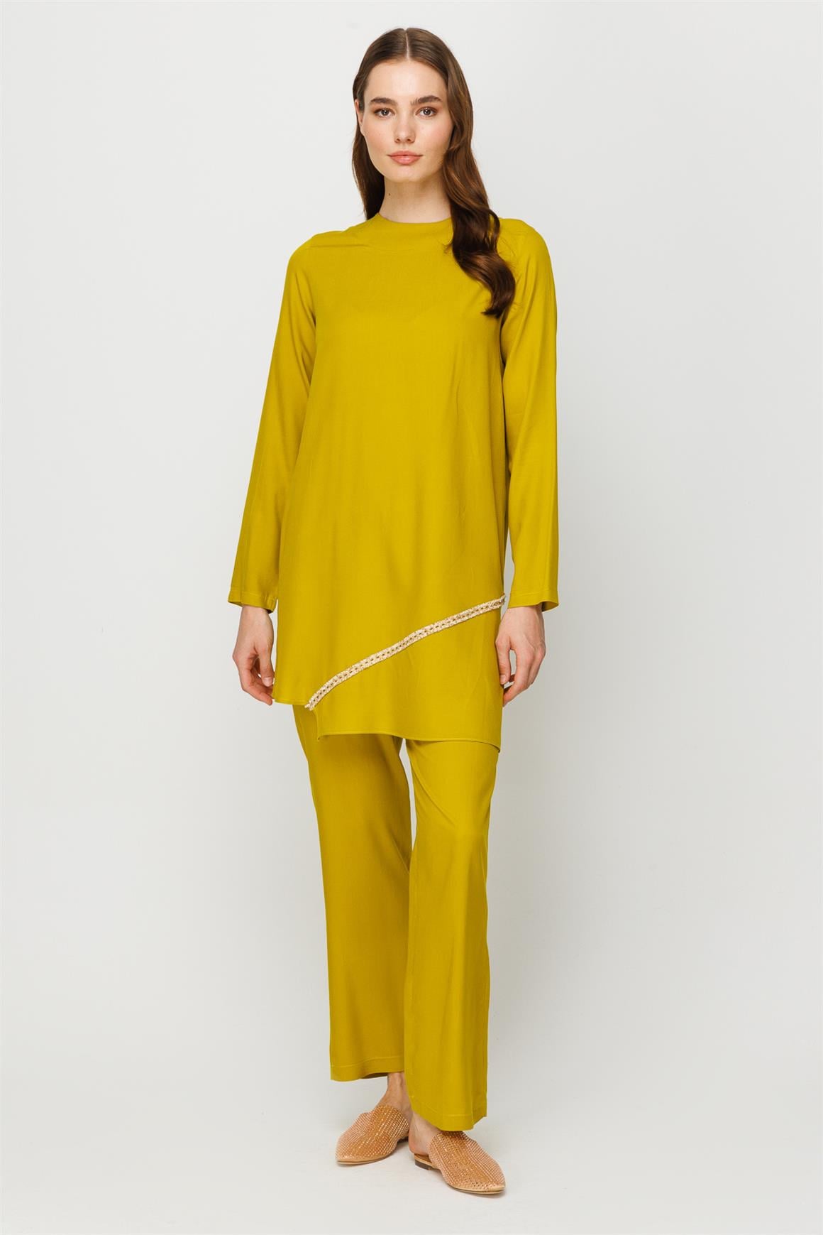 Önü Şerit Aksesuar Detaylı Pantolon Tunik Takım  Fıstık Yeşili