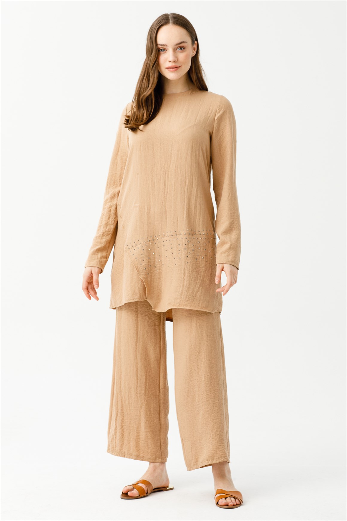 Vual Kumaştan Kesik ve Taş Detaylı Pantolon Tunik Takım  Camel