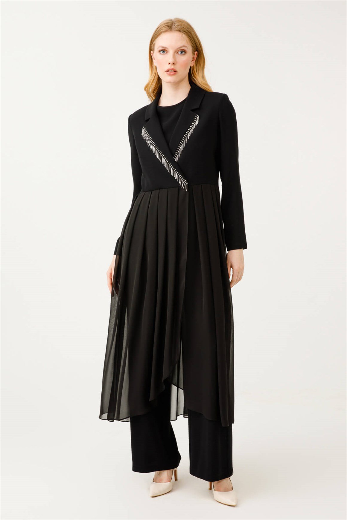 Yaka Kenarı Zincir Aksesuarlı Eteği Kırma Şifon Detaylı Pantolonlu Takım  Siyah