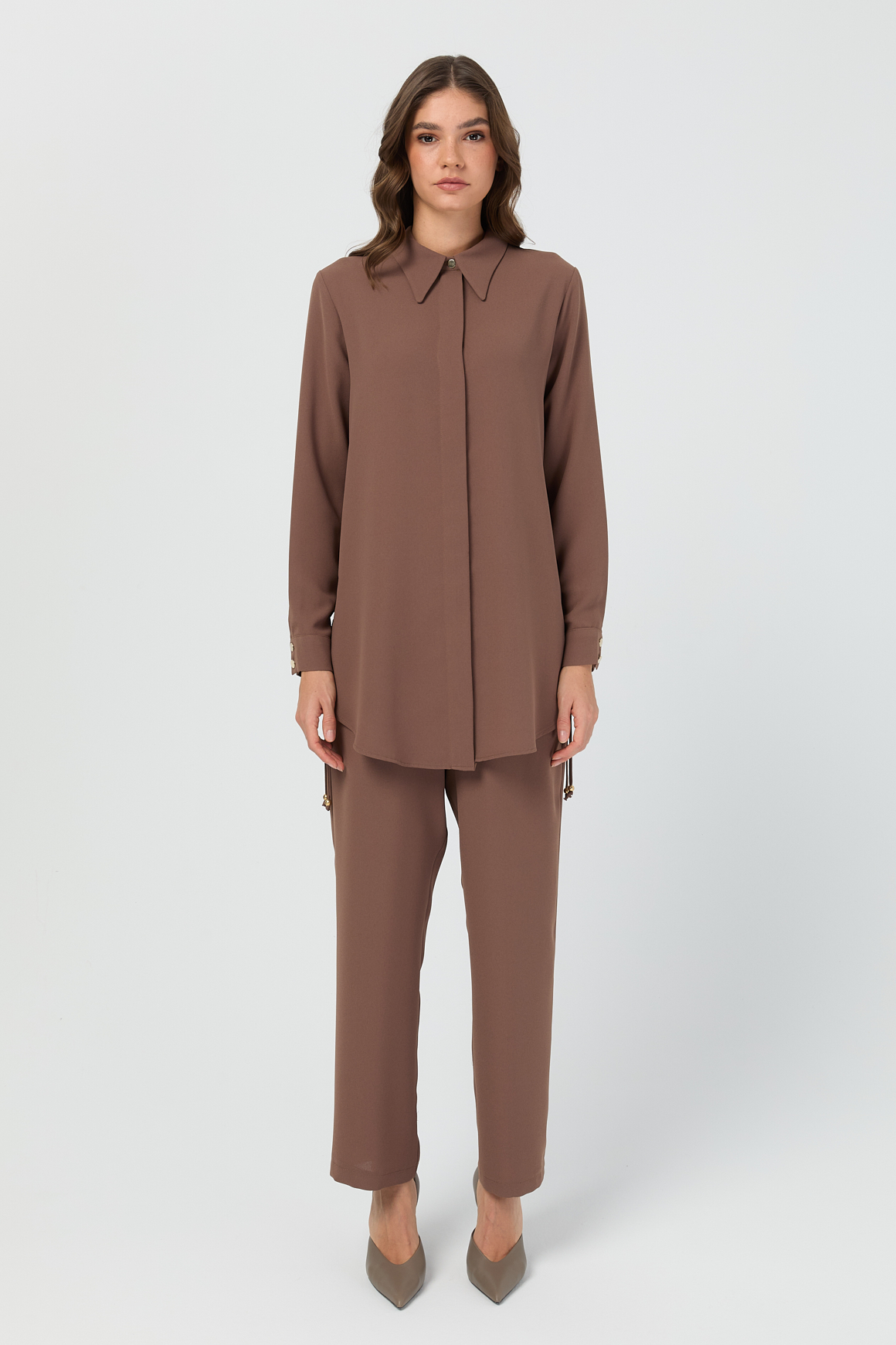 Yandan Büzgü Detaylı Pantolonlu Takım  Taba