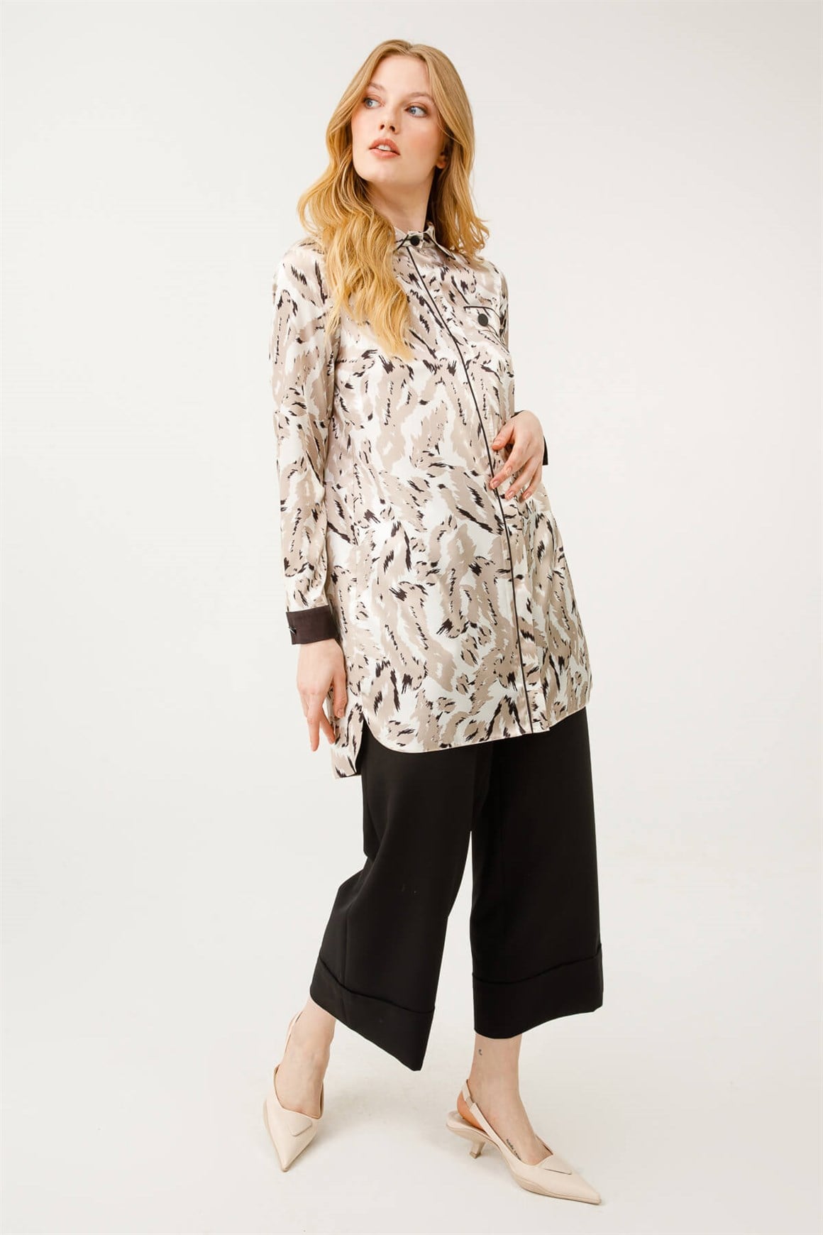 Leaf Pattern Printed Satin Tunic Trousered Set - Beige