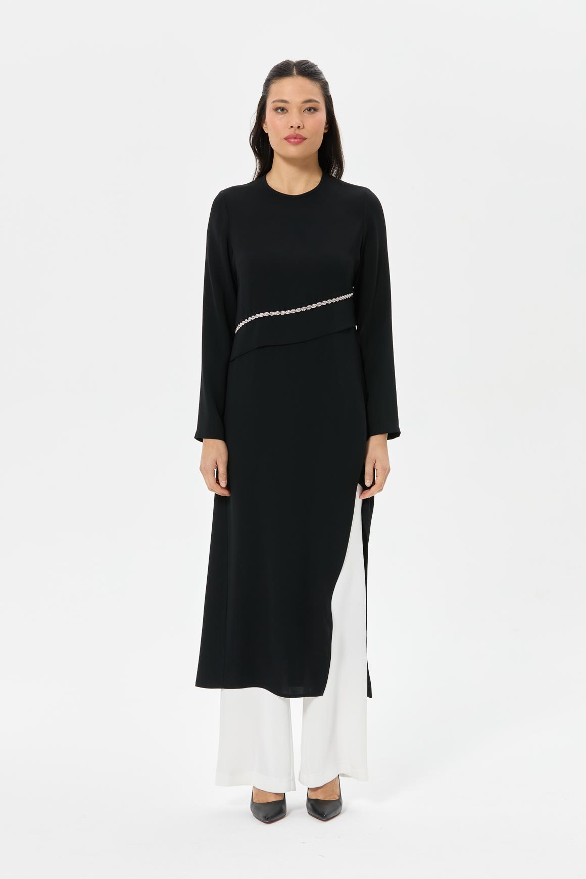 Yırtmaç Detaylı Taş Zincirli Takım  Ekru