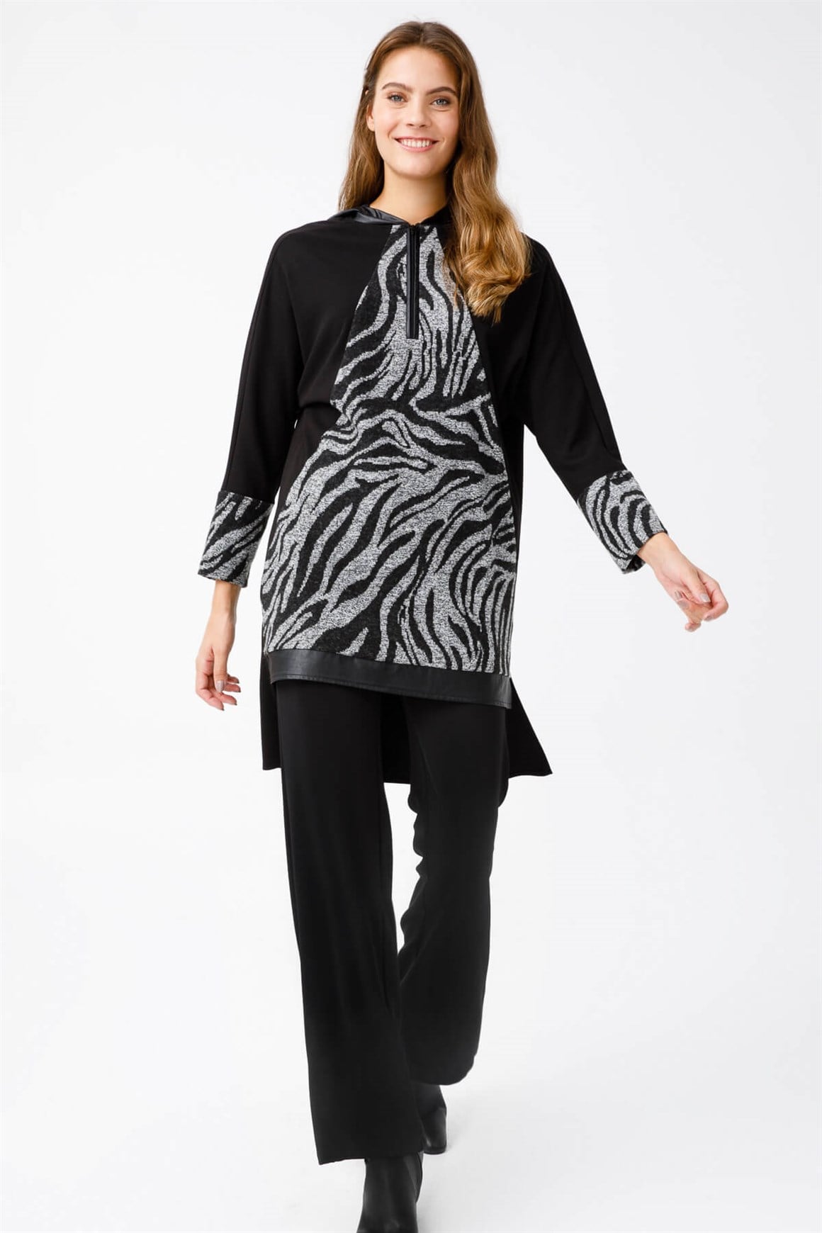 Zebra Desenli Deri Kapişonlu Pantolonlu Takım  Siyah