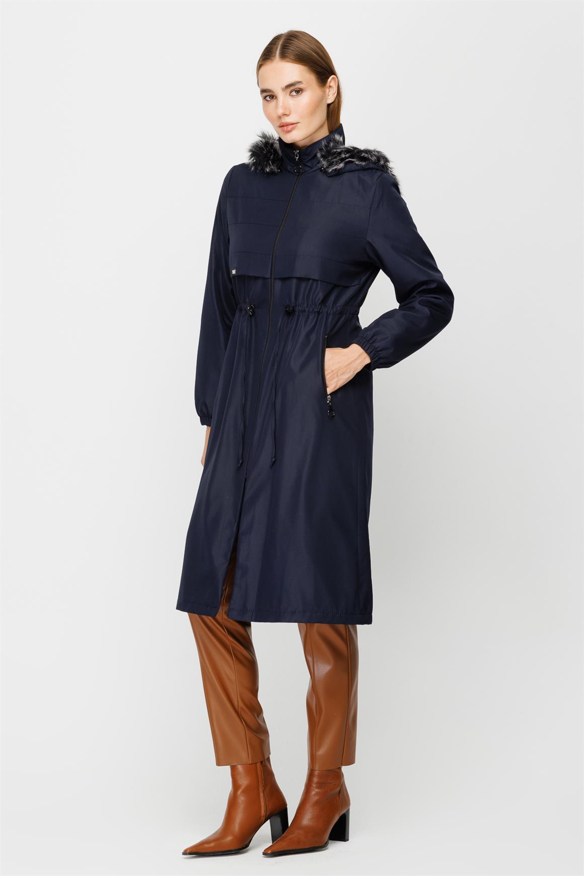 Dikiş Detaylı Ara Boy Parka  Laci